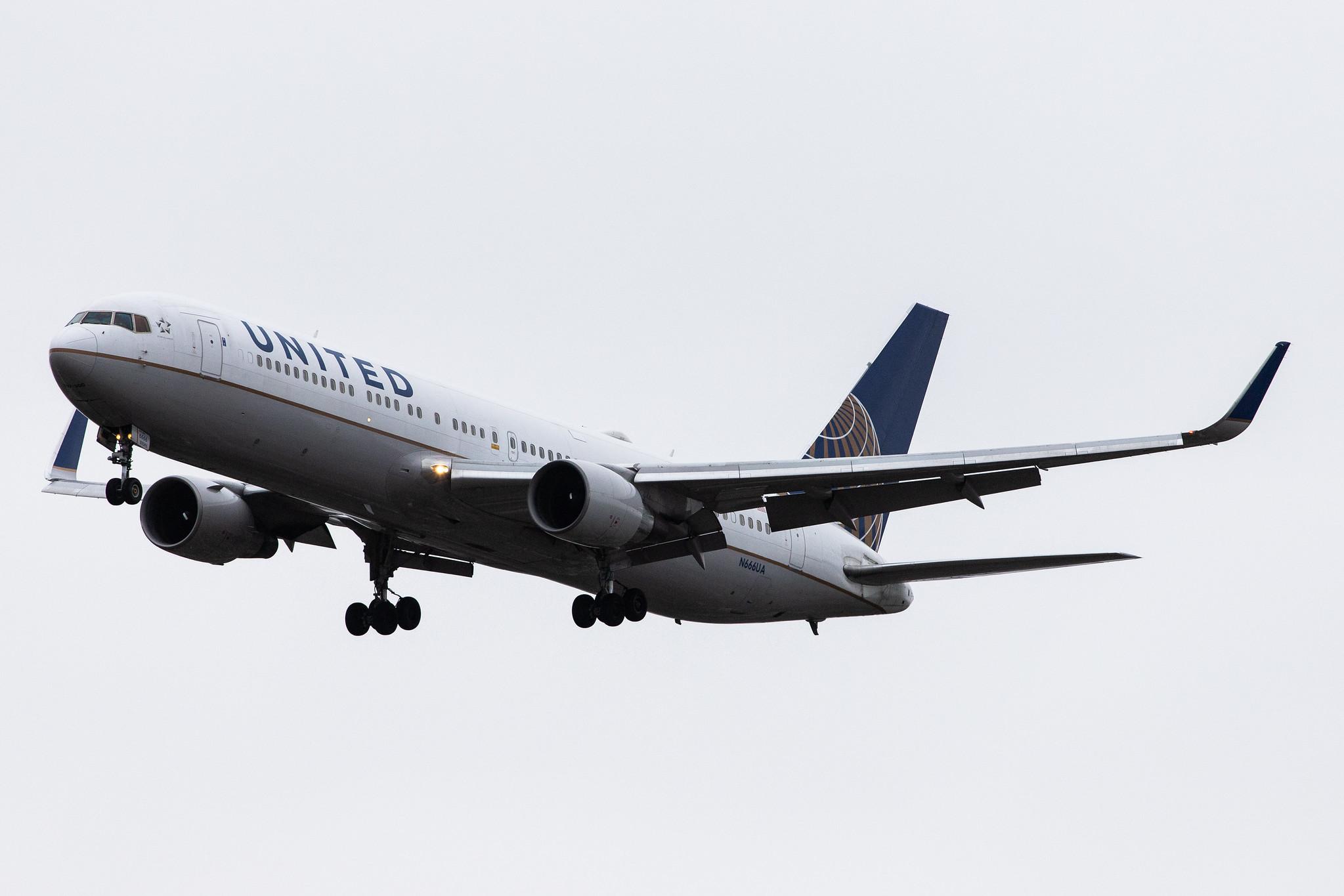 London Heathrow Airport: United Airlines (UA / UAL) |  Boeing 767-322(ER) B763 | N666UA | MSN 29238