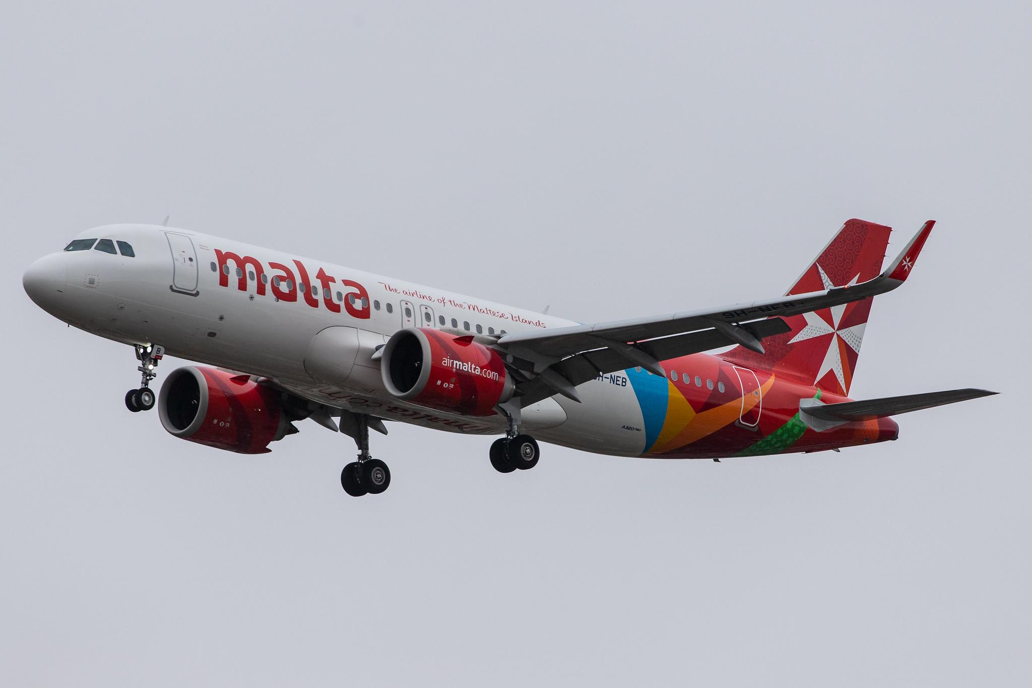 London Heathrow Airport: Air Malta (KM / AMC) |  Airbus A320-251N A20N | 9H-NEB | MSN 8940