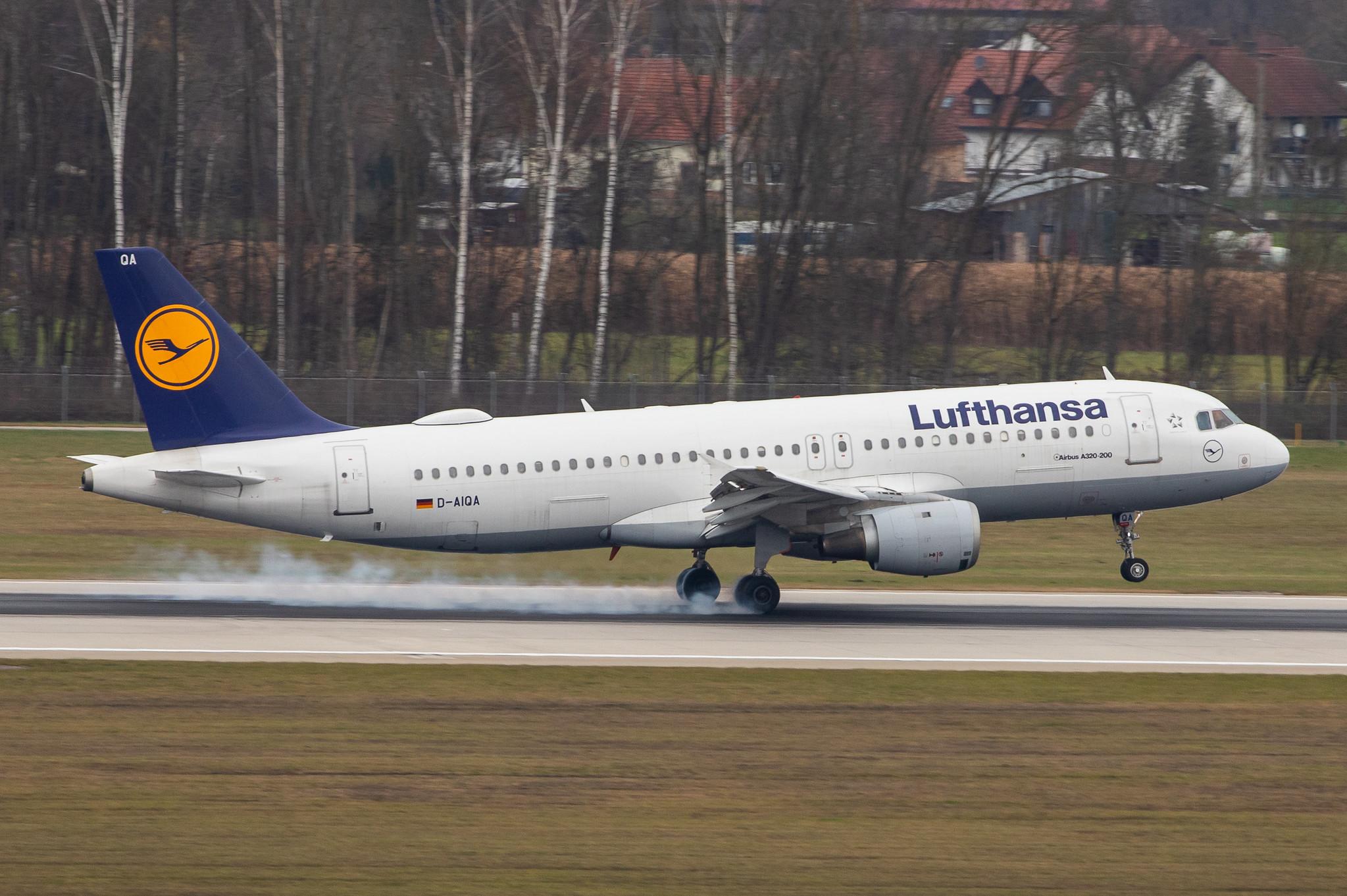 Munich Airport: Lufthansa (LH / DLH) |  Airbus A320-211 A320 | D-AIQA | MSN 0172