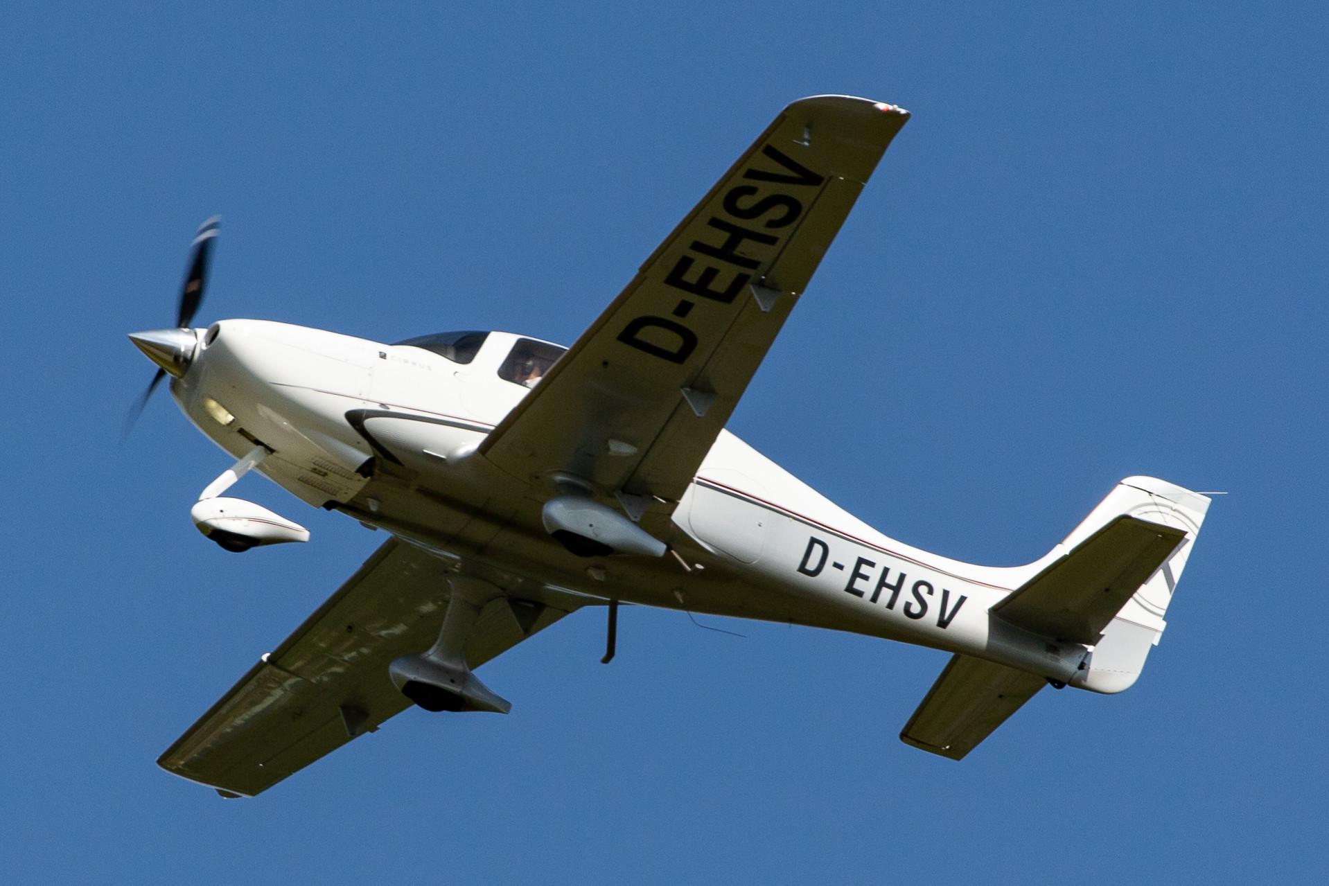 Hamburg Airport: Private Owner |  Cirrus SR22 SR22 | D-EHSV | MSN 3500