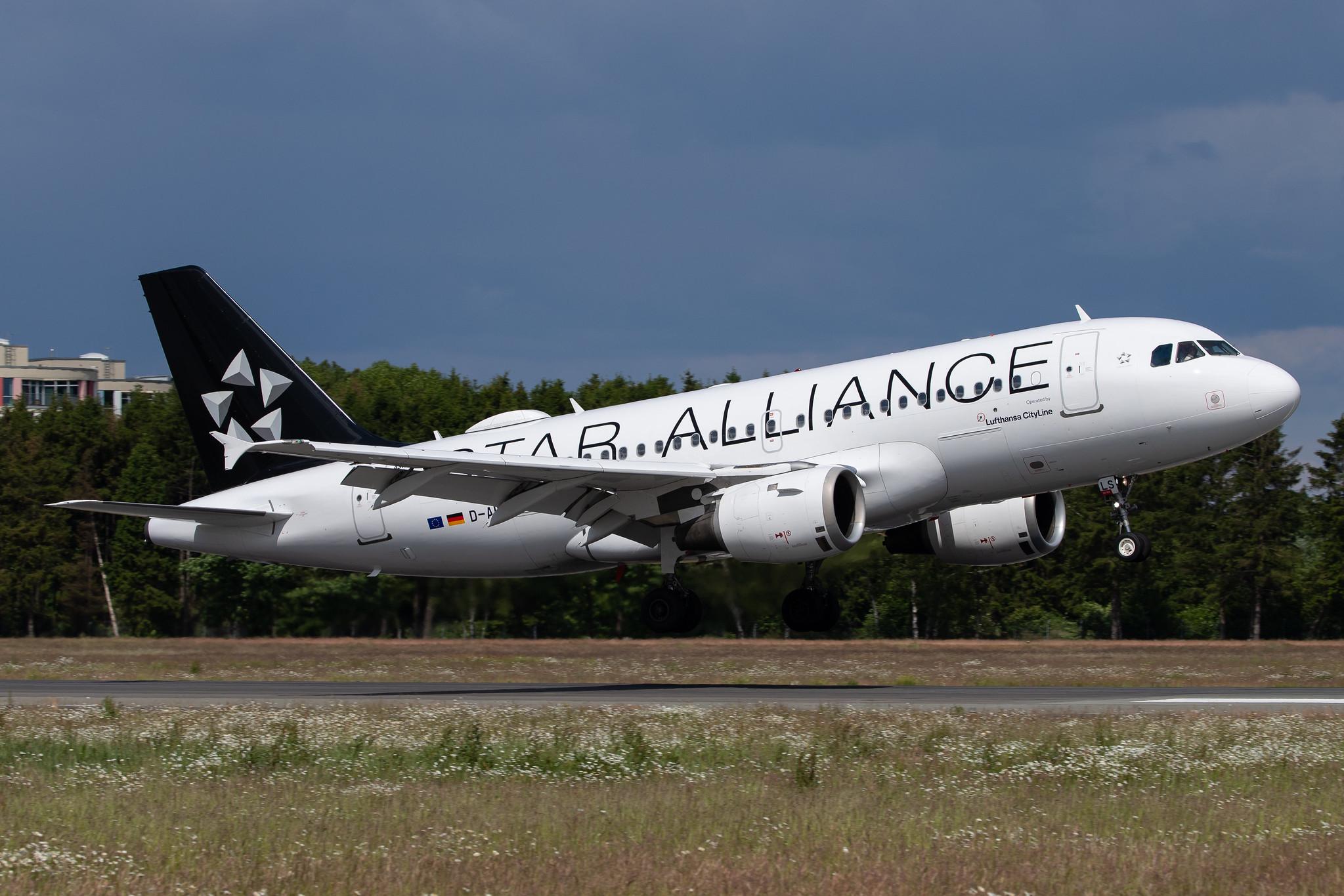 Hamburg Airport: Lufthansa (LH / DLH) |  Livery: Star Alliance Livery | Operator: Lufthansa CityLine |  Airbus A319-114 A319 | D-AILS | MSN 0729
