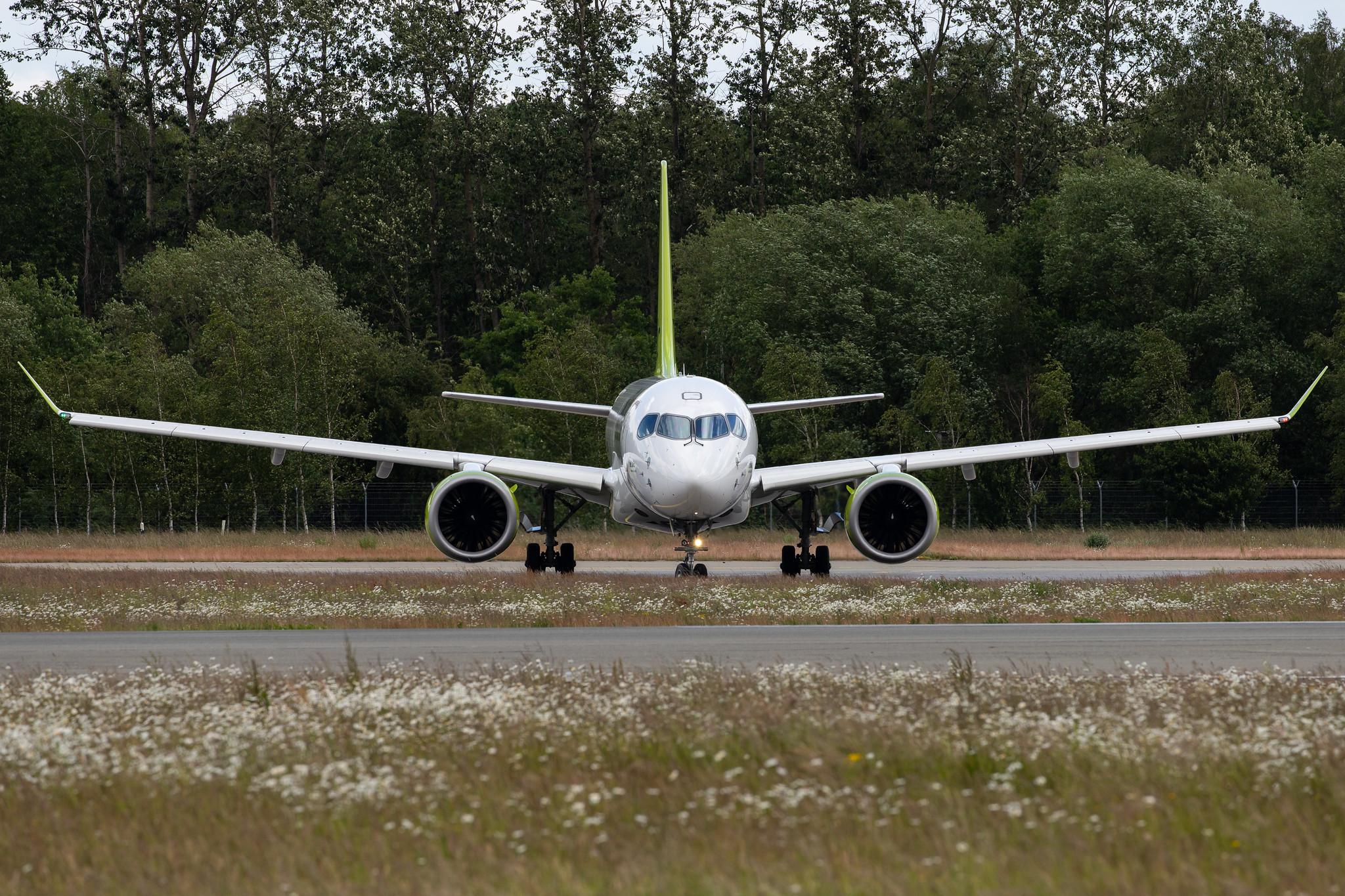 Hamburg Airport: Air Baltic (BT / BTI) |  Airbus A220-300 BCS3 | YL-CSH | MSN 55016
