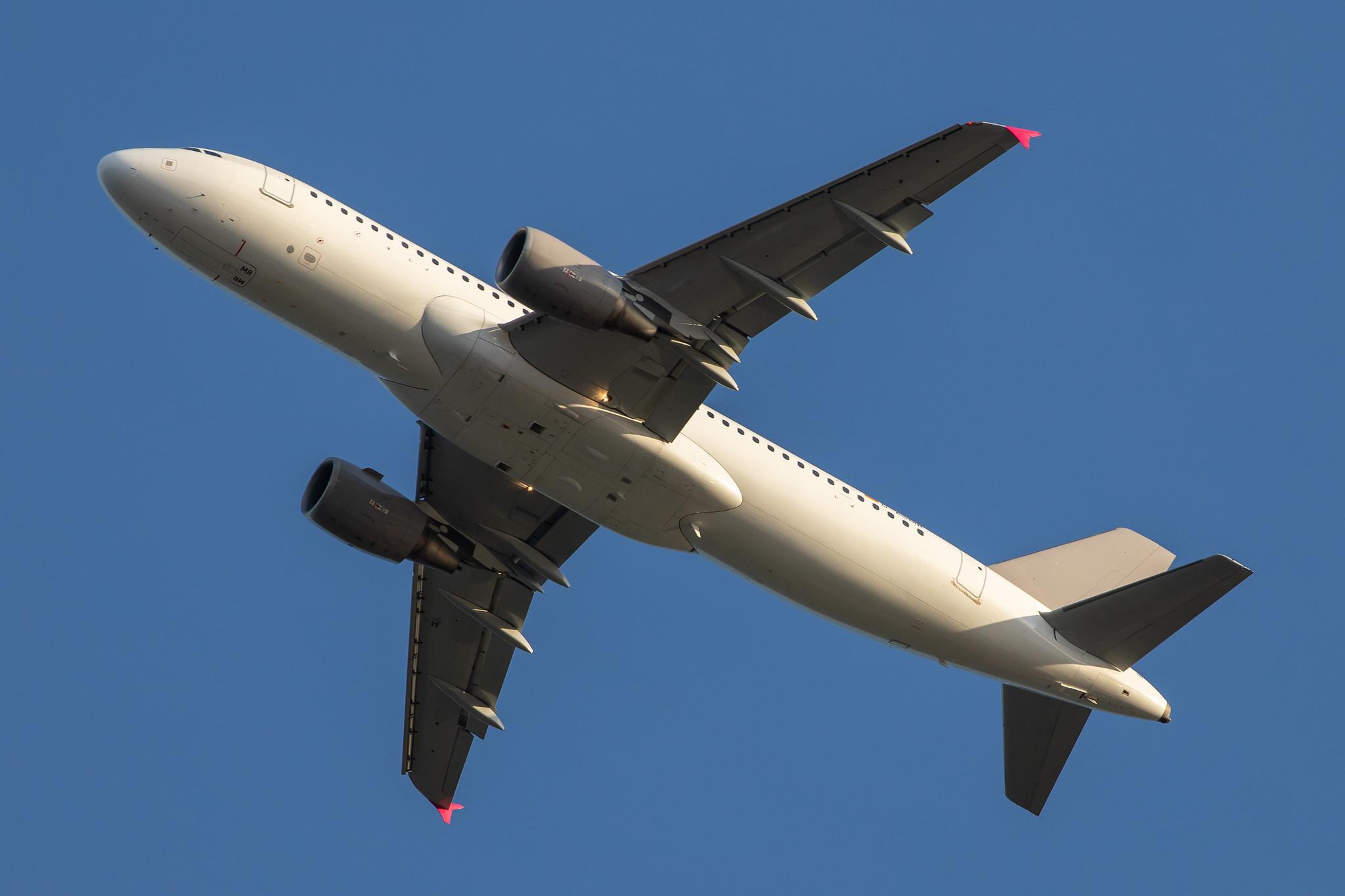 Frankfurt Airport: Sundair (SR / SDR) |  Airbus A320-214 A320 | D-ASMR | MSN 2619