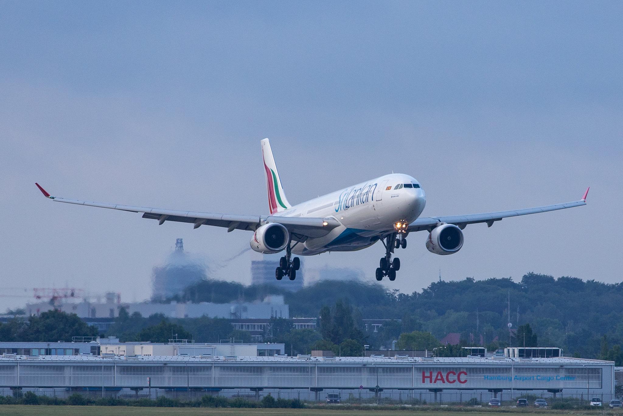 Hamburg Airport: SriLankan Airlines (UL / ALK) |  Airbus A330-343 A333 | 4R-ALO | MSN 1650