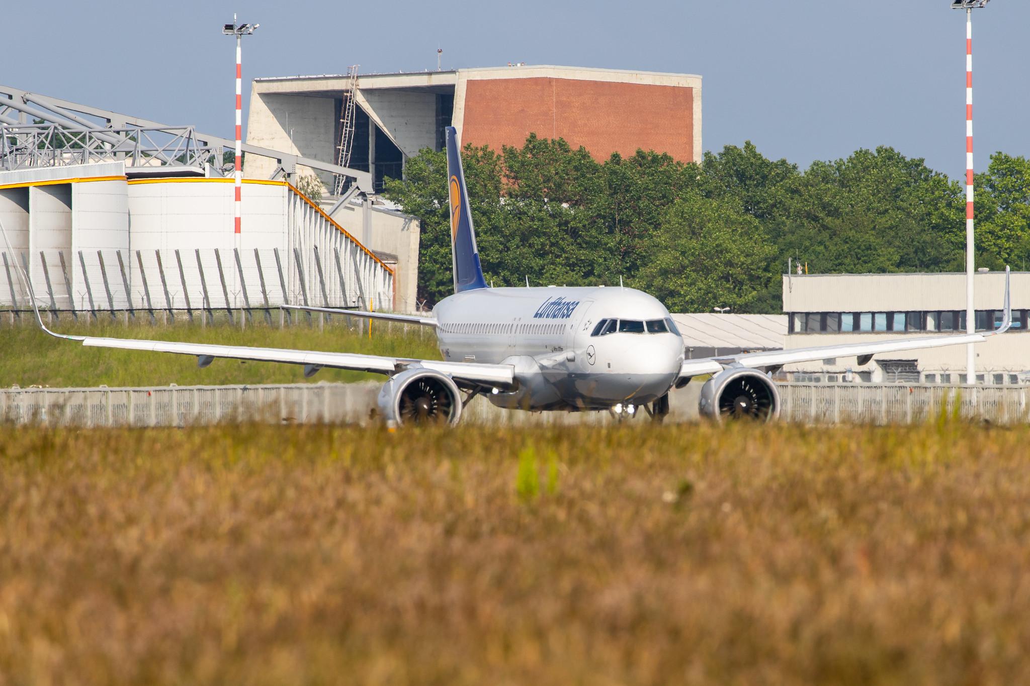 Hamburg Airport: Lufthansa (LH / DLH) |  Airbus A320-271N A20N | D-AINE | MSN 7103