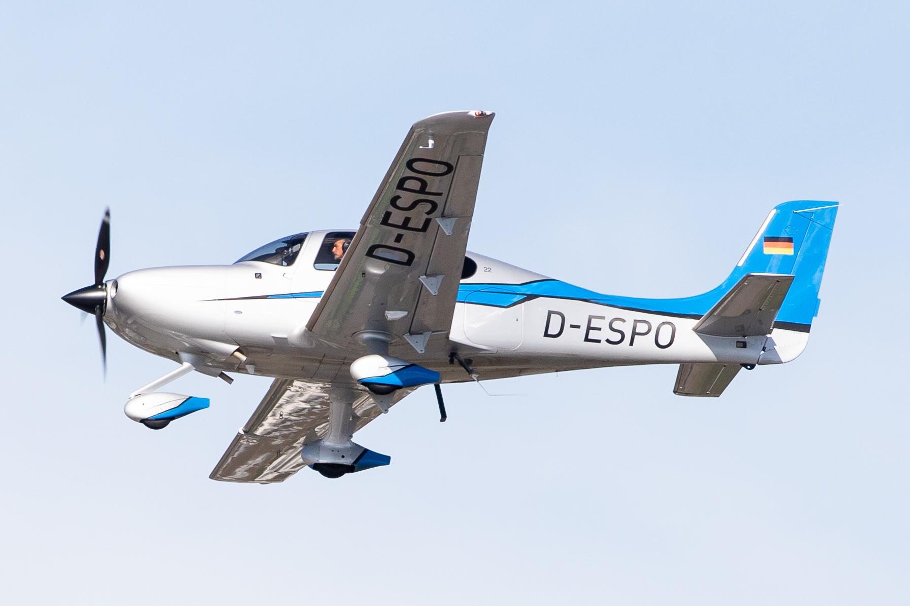 Hamburg Airport: Private Owner |  Cirrus SR22 SR22 | D-ESPO | MSN 4061