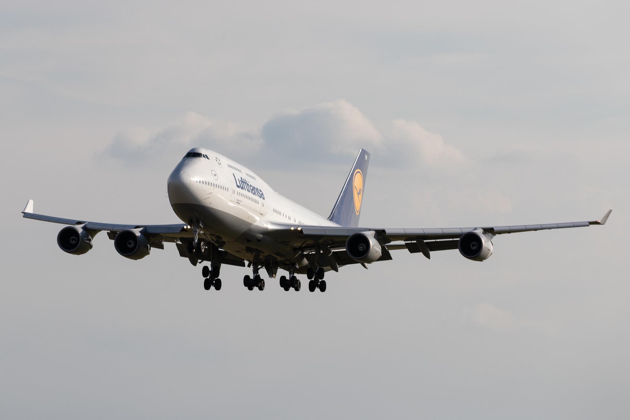 Hamburg Airport: Lufthansa (LH / DLH) |  Boeing 747-430 B744 | D-ABVW | MSN 29493