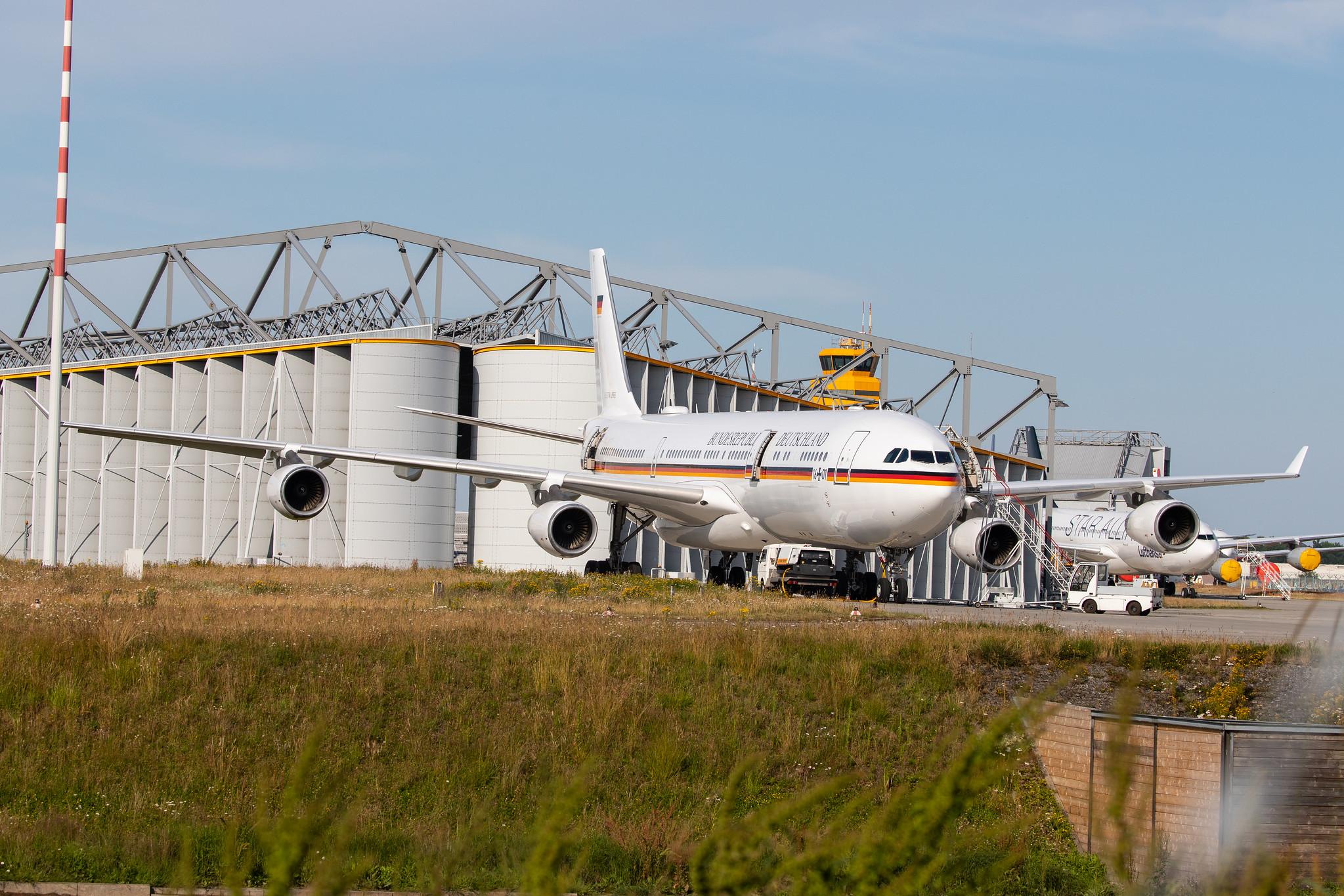 Hamburg Airport: German Air Force (/ GAF) |   Airbus A340-313 A343 | 16+01 | MSN 274