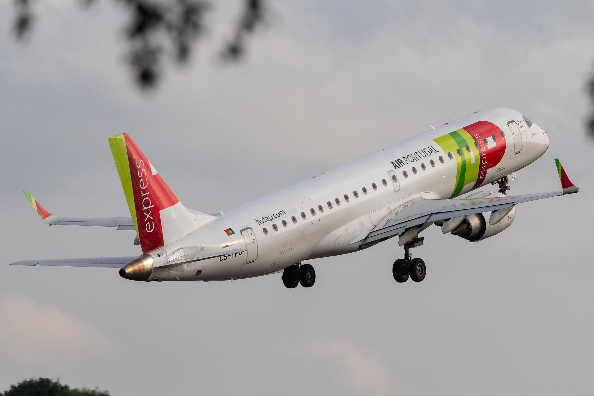 Hamburg Airport: TAP Express (NI / PGA) |  Embraer E190LR E190 | CS-TPU | MSN 19000506