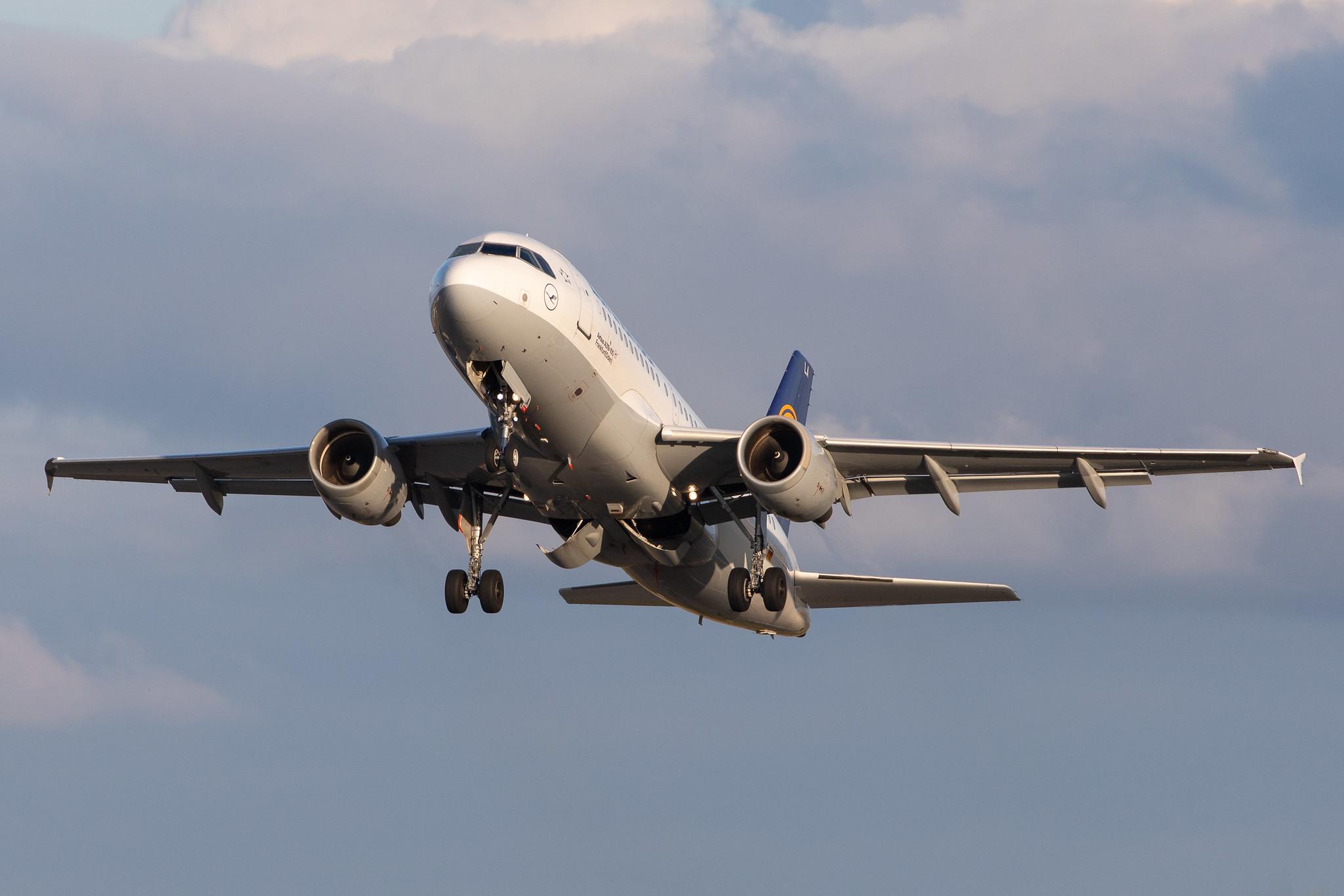 Hamburg Airport: Lufthansa (LH / DLH) |  Airbus A319-114 A319 | D-AILA | MSN 0609