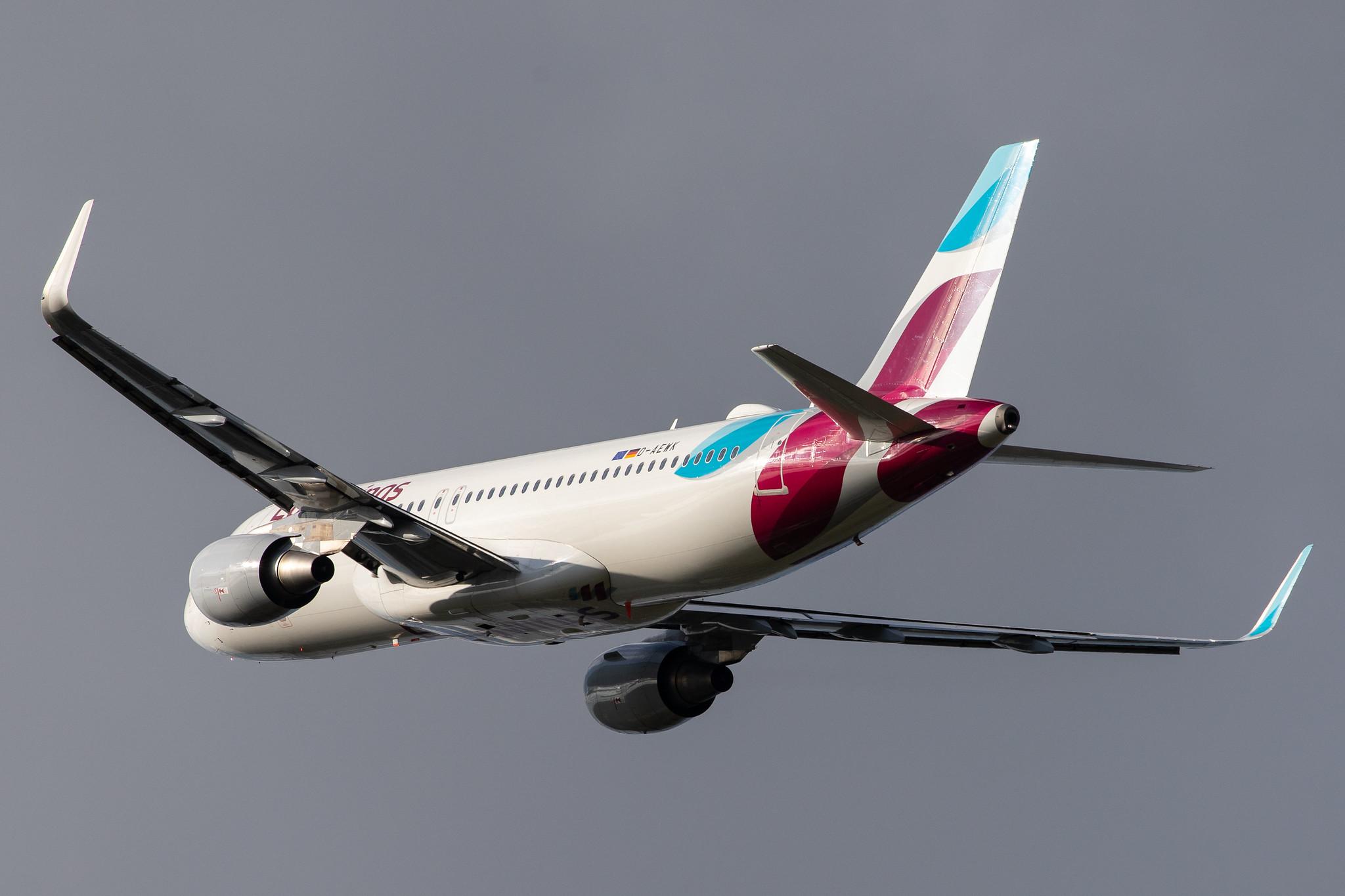 Hamburg Airport: Eurowings (EW / EWG) |  Airbus A320-214 A320 | D-AEWK | MSN 7261