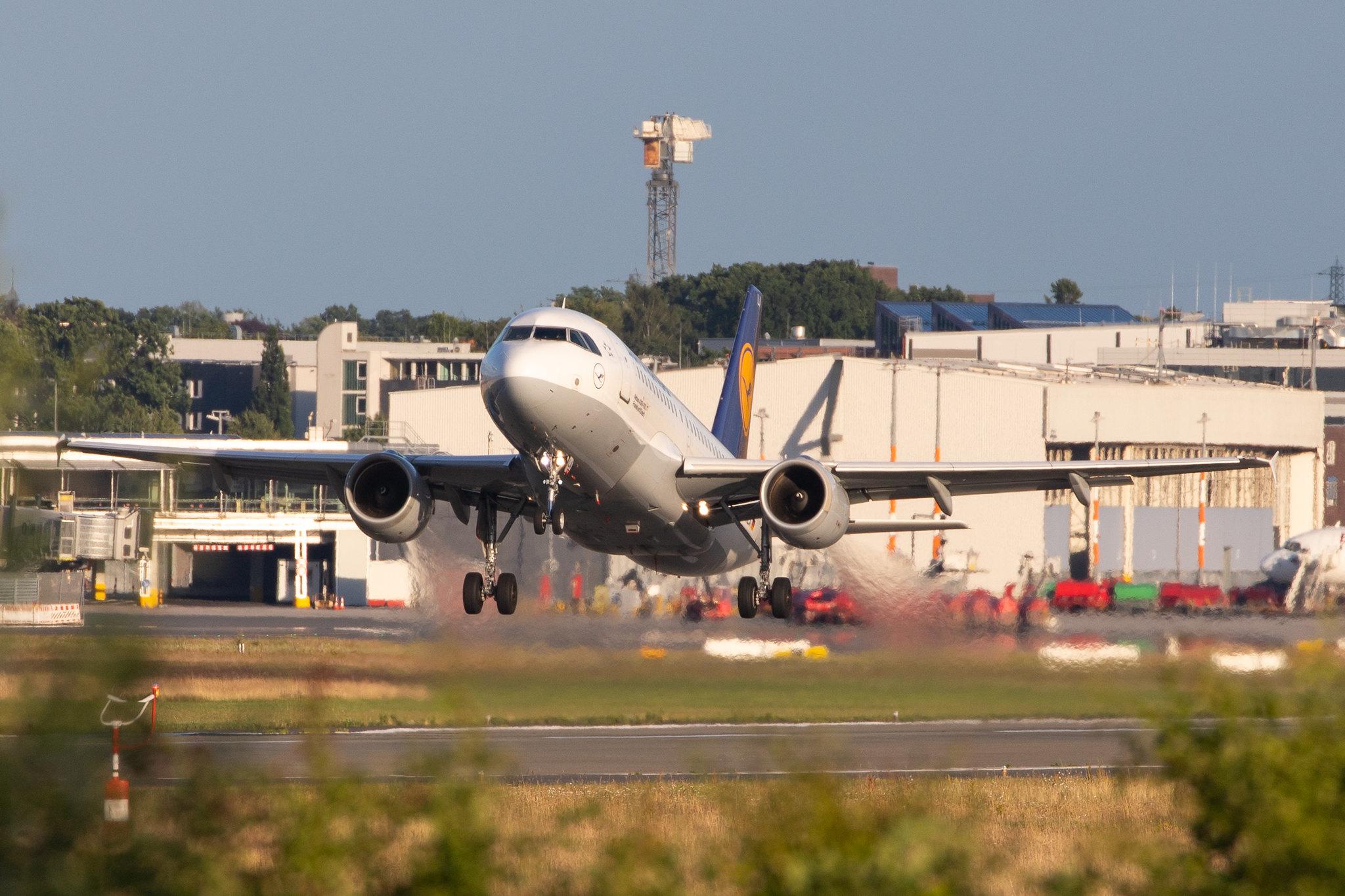 Hamburg Airport: Lufthansa (LH / DLH) |  Airbus A319-114 A319 | D-AILA | MSN 0609