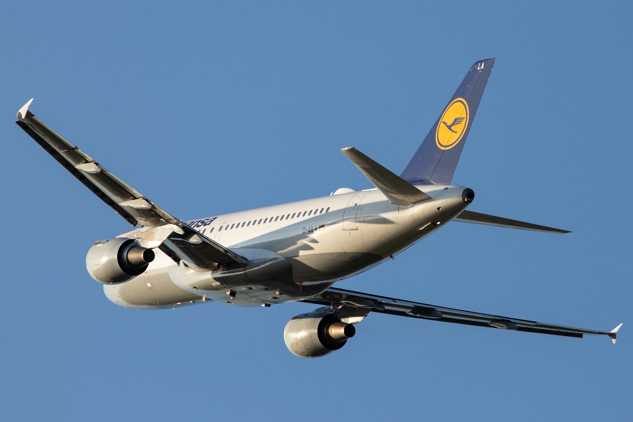 Hamburg Airport: Lufthansa (LH / DLH) |  Airbus A319-114 A319 | D-AILA | MSN 0609