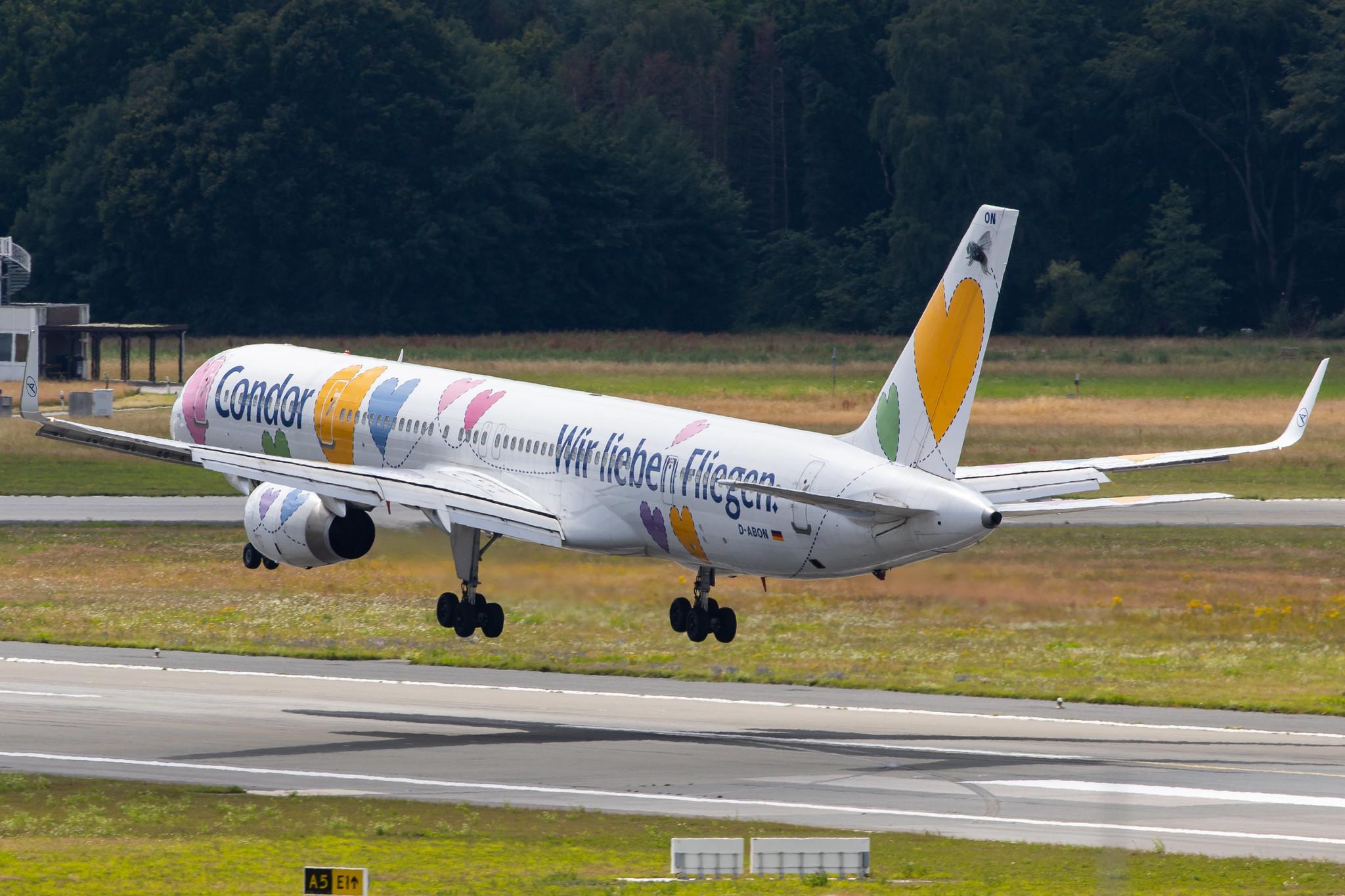 Hamburg Airport: Condor (DE / CFG) |  Livery: Wir Lieben Fliegen Livery |  Boeing 757-330 B753 | D-ABON | MSN 29023