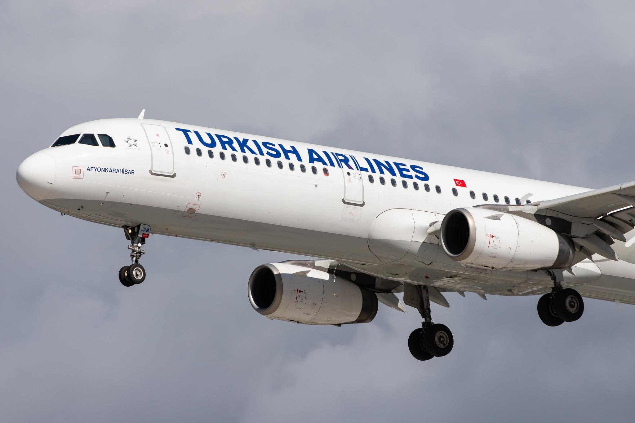 Hamburg Airport: Turkish Airlines (TK / THY) |  Airbus A321-231 A321 | TC-JRM | MSN 4643