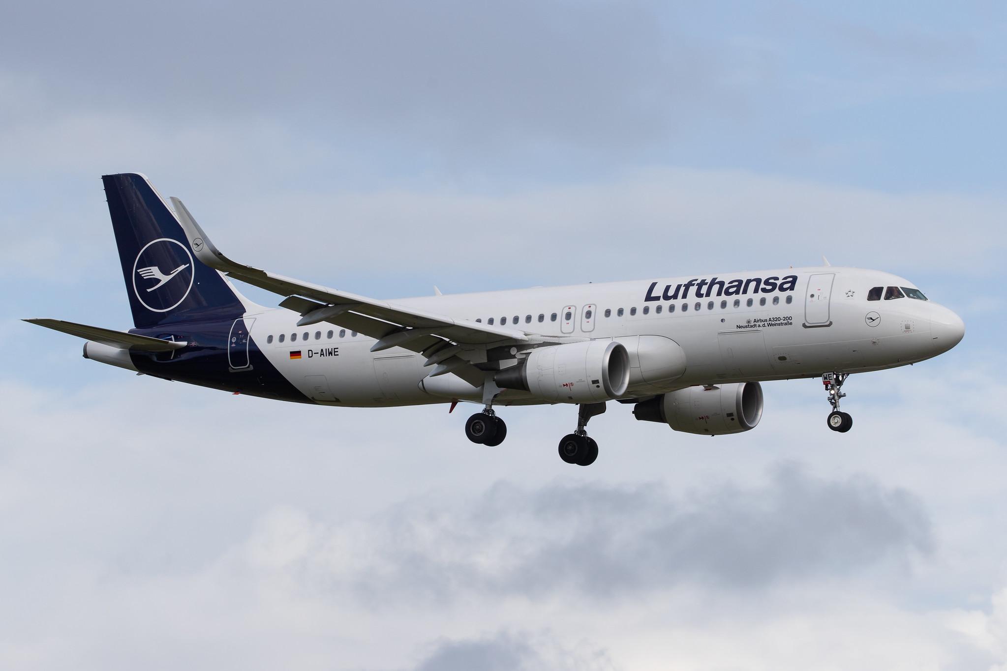 Hamburg Airport: Lufthansa (LH / DLH) |  Airbus A320-214 A320 | D-AIWE | MSN 8680
