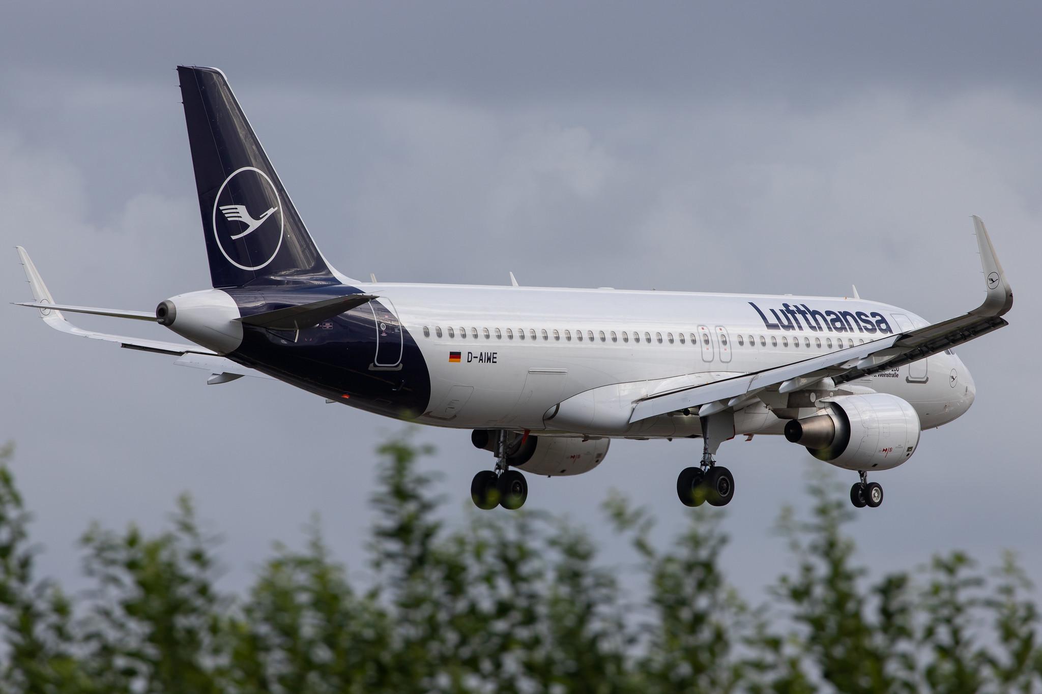 Hamburg Airport: Lufthansa (LH / DLH) |  Airbus A320-214 A320 | D-AIWE | MSN 8680