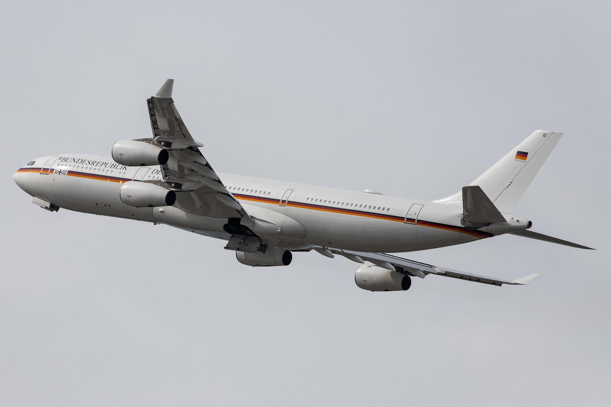 Hamburg Airport: German Air Force (/ GAF) | Airbus A340-313 A343 | 16+02 | MSN 355