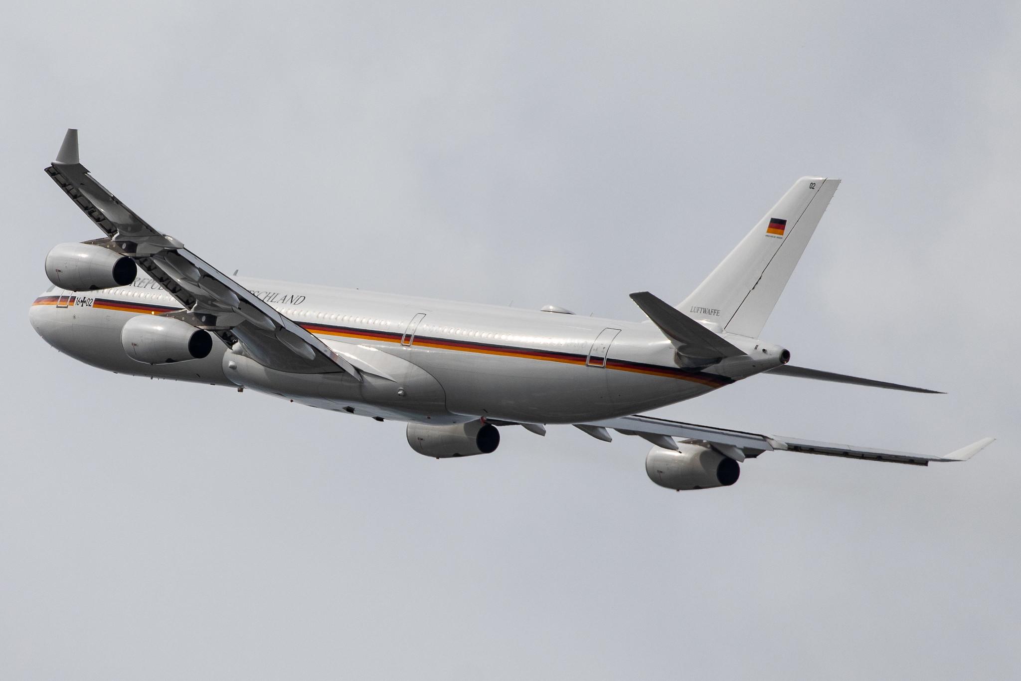 Hamburg Airport: German Air Force (/ GAF) | Airbus A340-313 A343 | 16+02 | MSN 355