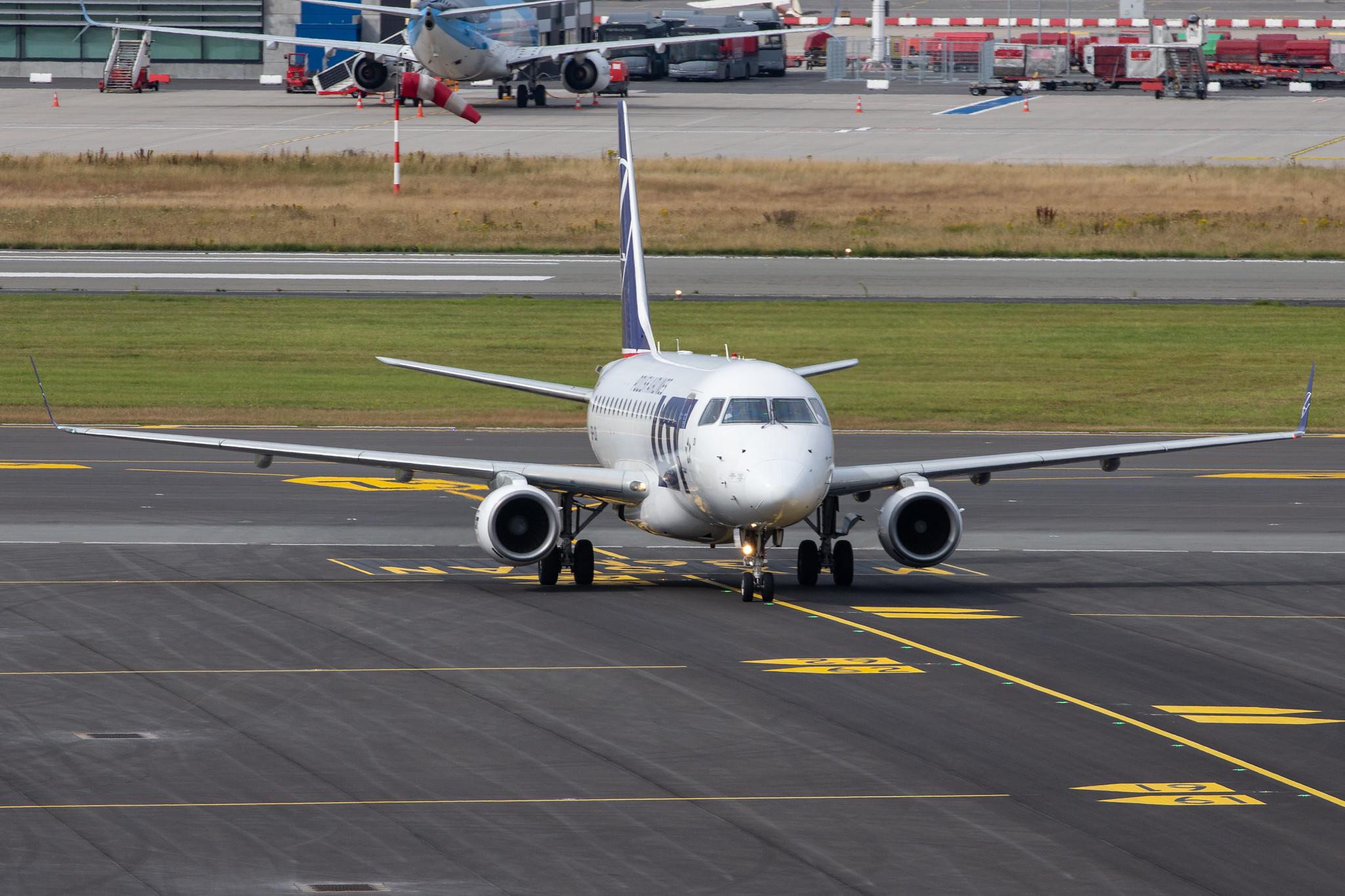 Hamburg Airport: LOT (LO / LOT) |  Embraer E170STD E170 | SP-LDI | MSN 17000073