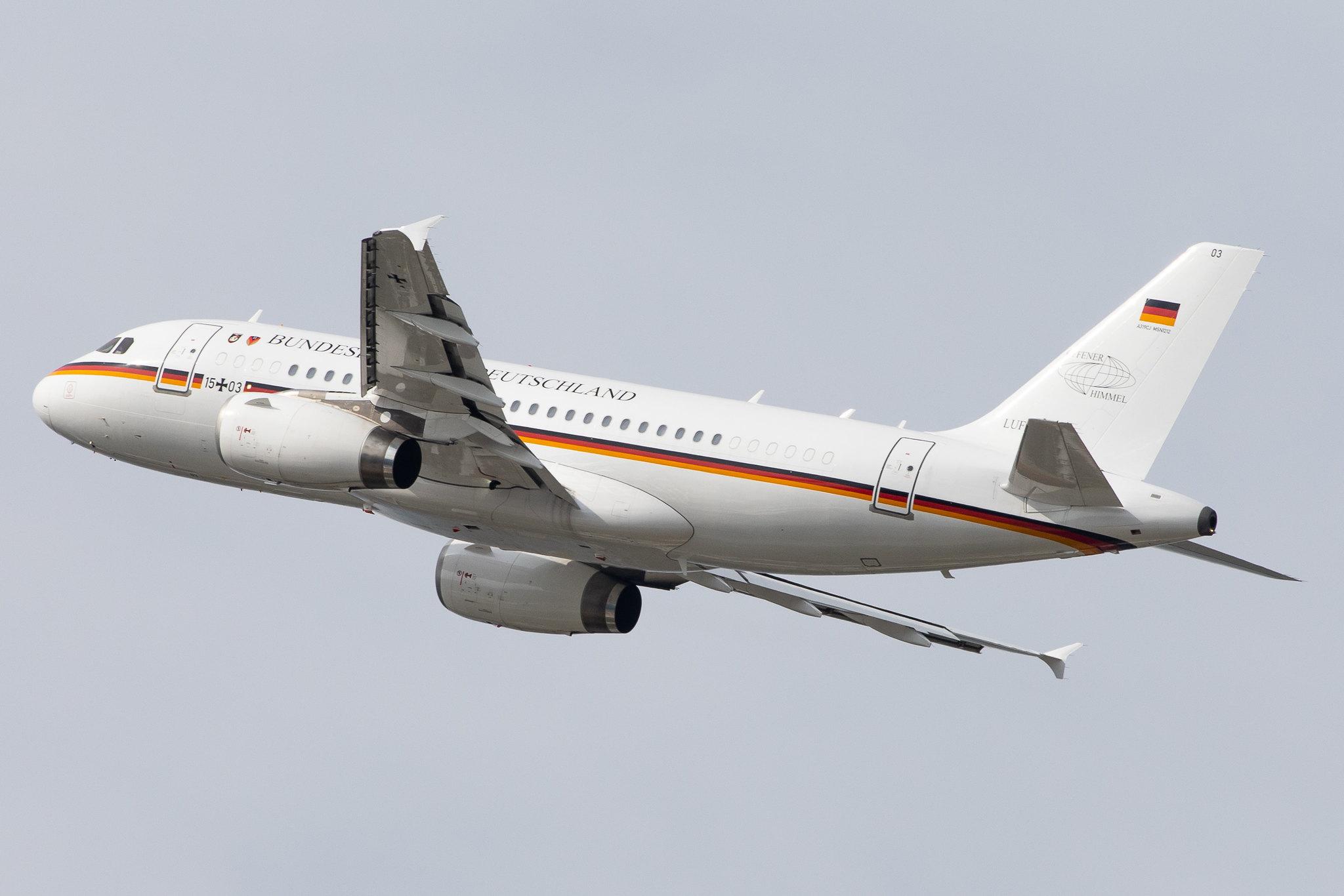 Hamburg Airport: German Air Force (/ GAF) |  Airbus A319-133(CJ) A319 | 15+03 | MSN 1212