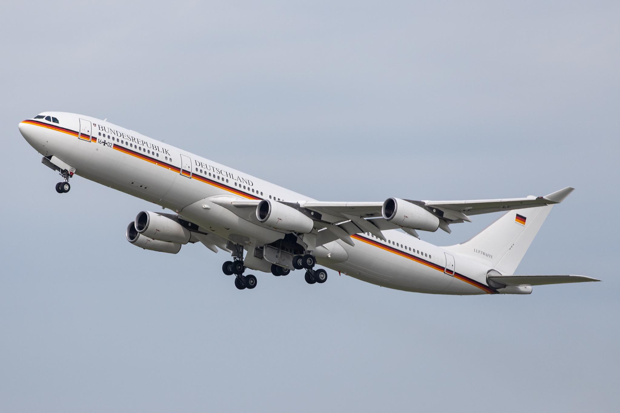 Hamburg Airport: German Air Force (/ GAF) | Airbus A340-313 A343 | 16+02 | MSN 355