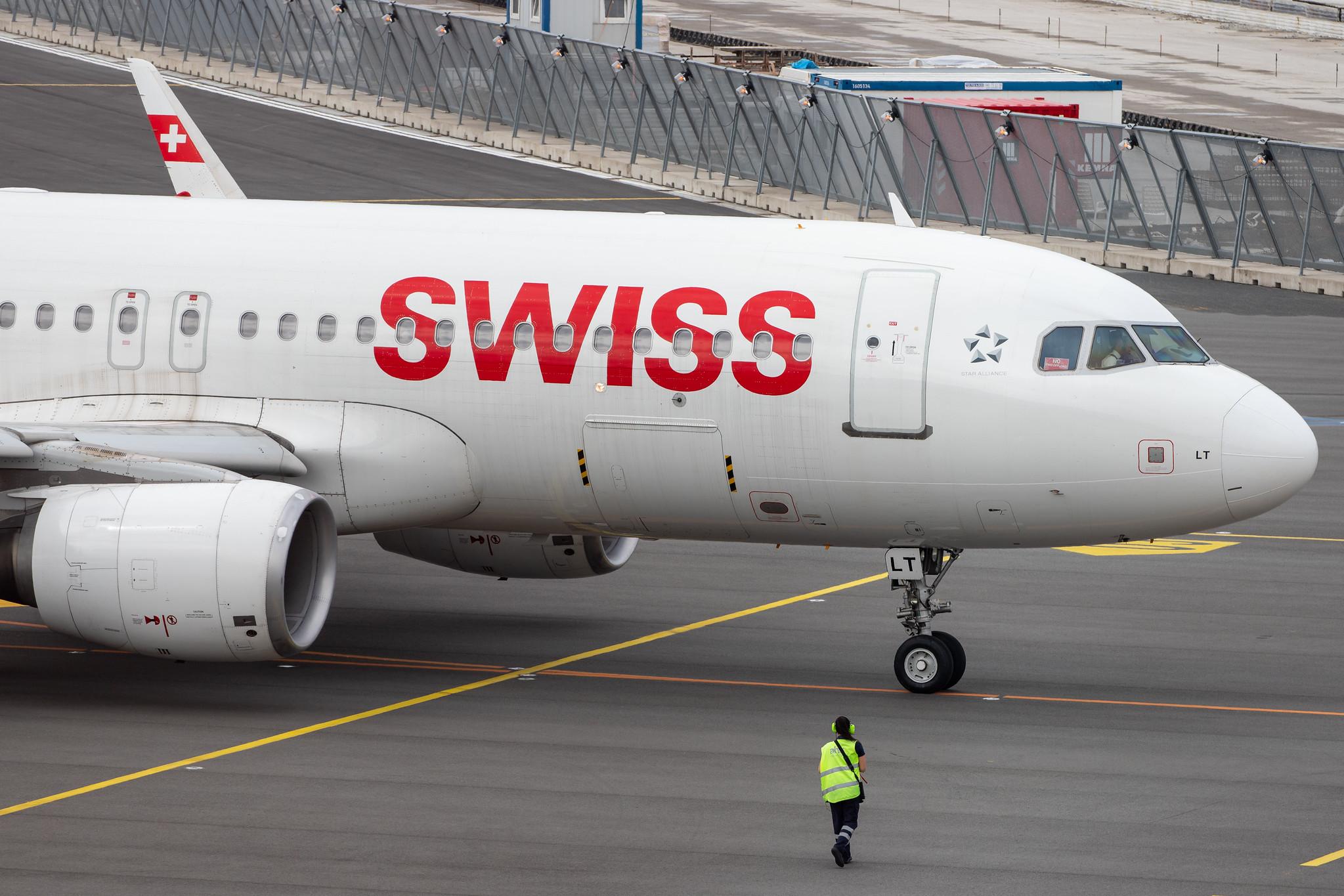 Hamburg Airport: Swiss (LX / SWR) |  Airbus A320-214 A320 | HB-JLT | MSN 5518