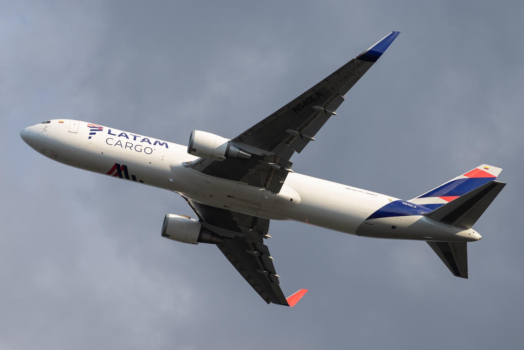 Frankfurt Airport: LATAM Cargo (UC / LCO) | Operator: LATAM Cargo Colombia |  Boeing 767-316(ER)(BCF) B763 | N540LA | MSN 35229