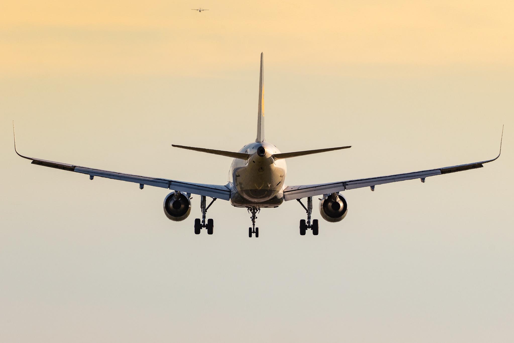 Hamburg Airport: Lufthansa (LH / DLH) |  Airbus A320-214 A320 | D-AIUR | MSN 6985