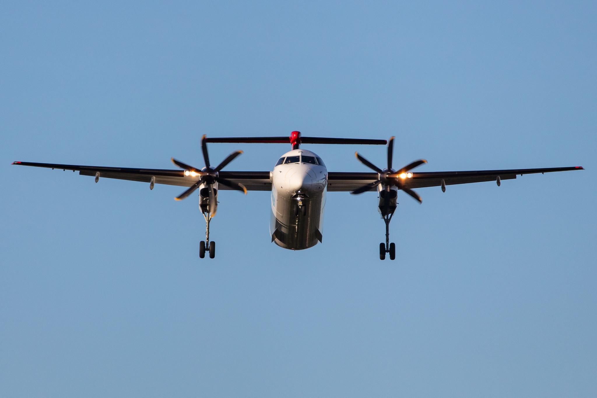 Hamburg Airport: Luxair (LG / LGL) |  De Havilland Canada Dash 8-400 DH8D | LX-LGG | MSN 4418