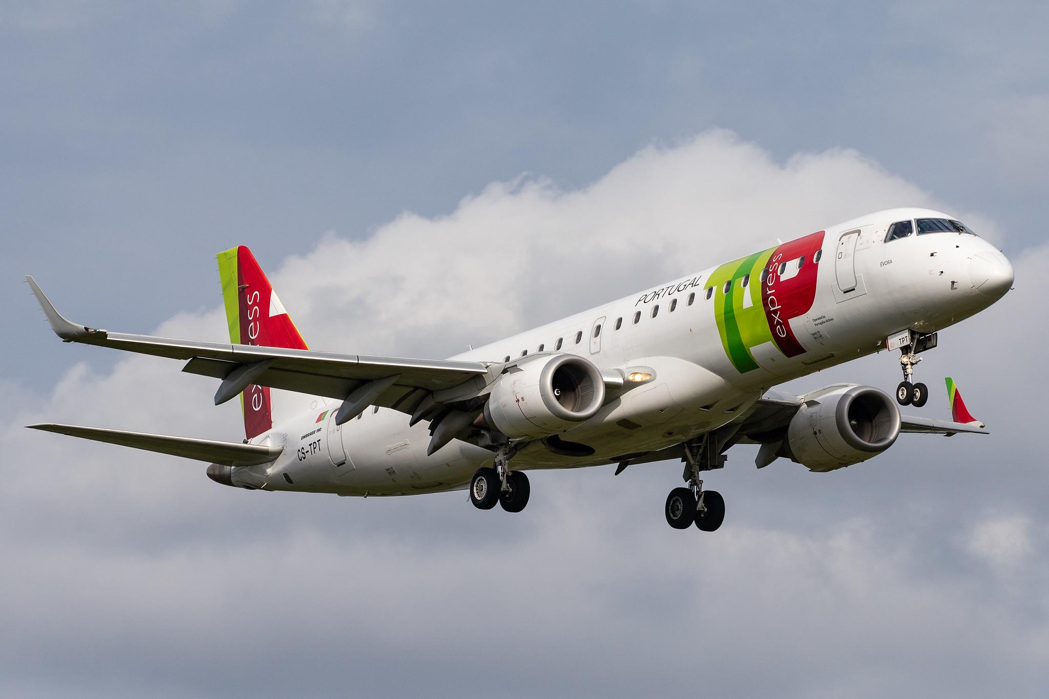 Hamburg Airport: TAP Express (NI / PGA) |  Embraer E190LR E190 | CS-TPT | MSN 19000495
