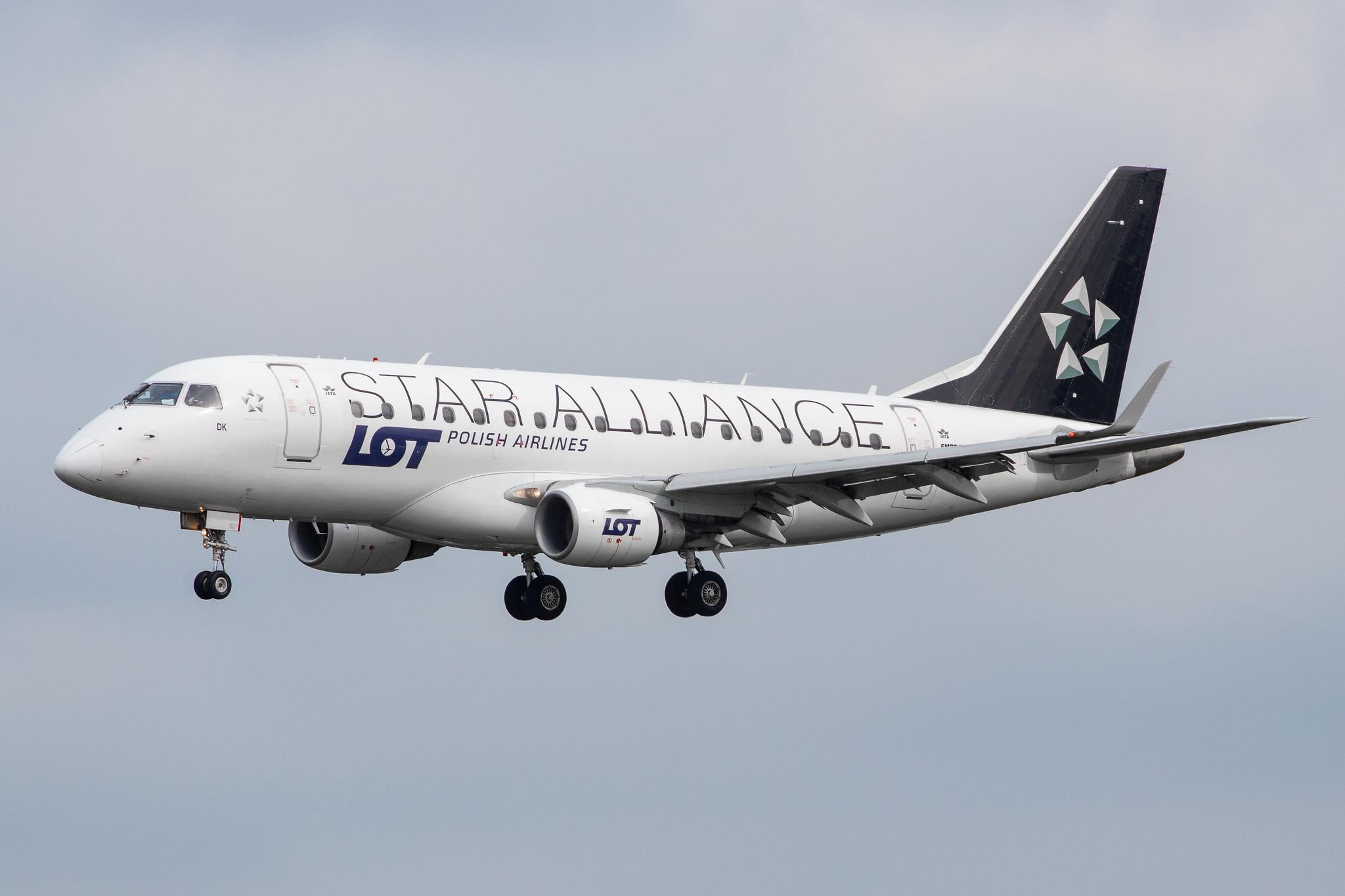 Hamburg Airport: LOT (LO / LOT) |  Livery: Star Alliance Livery |  Embraer E170STD E170 | SP-LDK | MSN 17000074