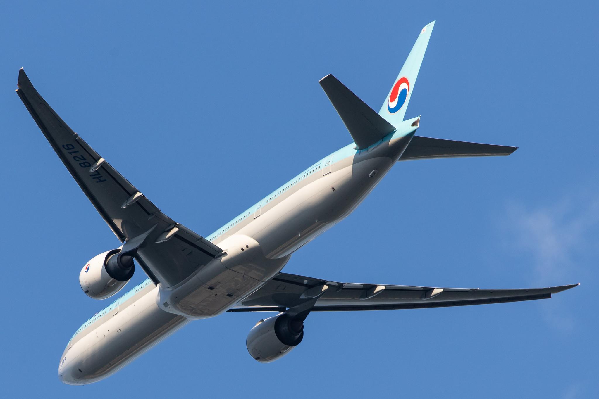 Frankfurt Airport: Korean Air (KE / KAL) |  Boeing 777-3B5(ER) B77W | HL8216 | MSN 37647