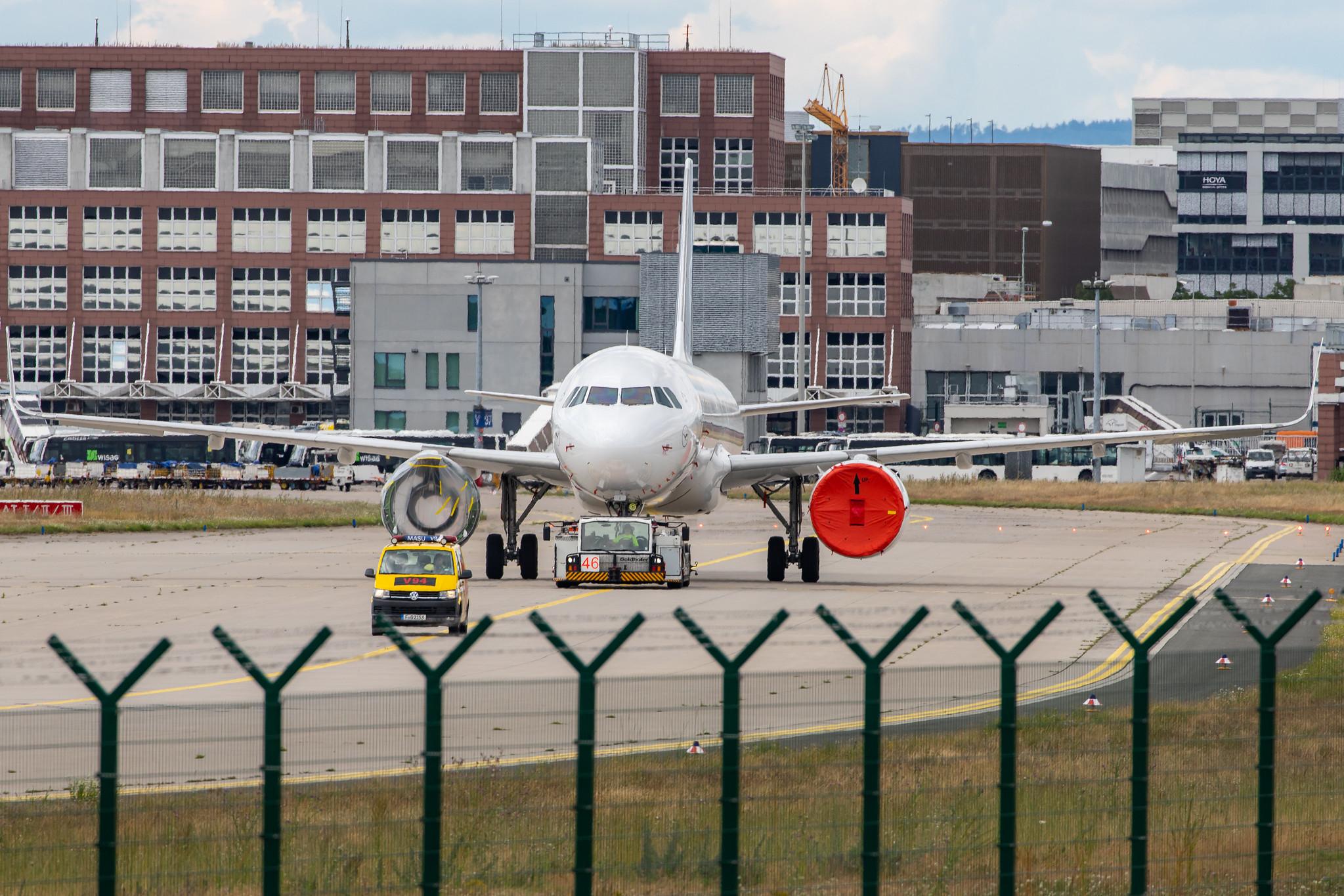 Frankfurt Airport: Lufthansa (LH / DLH) |  Airbus A321-271NX A21N | D-AIEB | MSN 8783