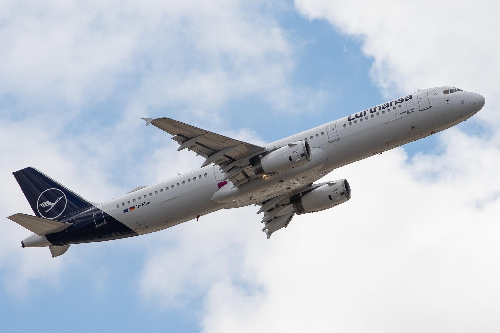 Frankfurt Airport: Lufthansa (LH / DLH) |  Airbus A321-231 A321 | D-AIDK | MSN 4819