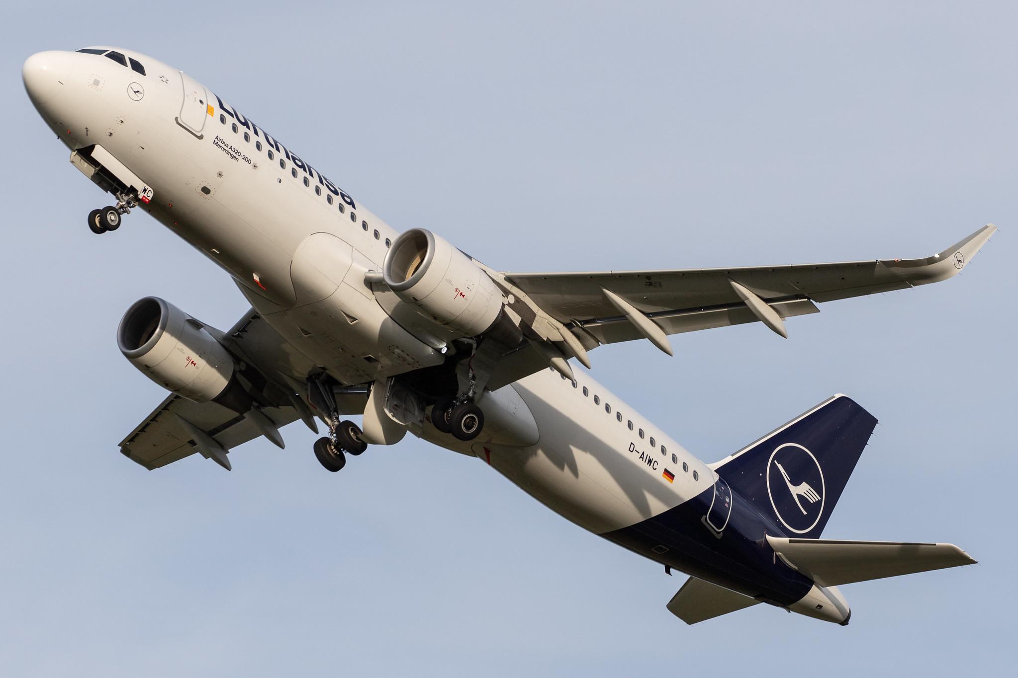 Hamburg Airport: Lufthansa (LH / DLH) |  Airbus A320-214 A320 | D-AIWC | MSN 8667