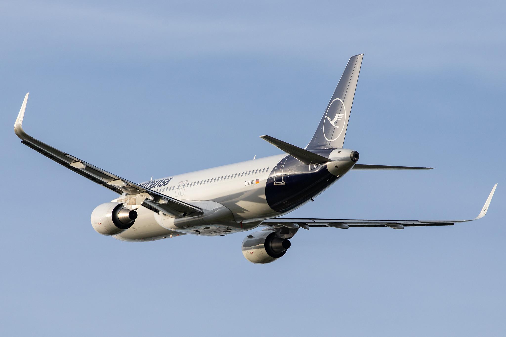Hamburg Airport: Lufthansa (LH / DLH) |  Airbus A320-214 A320 | D-AIWC | MSN 8667