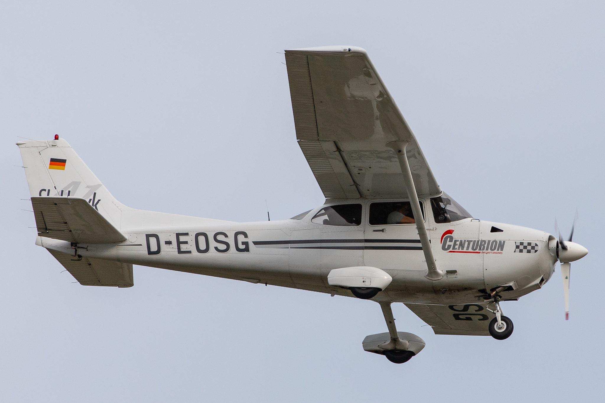Hamburg Airport: Private owner |  Cessna 172R Skyhawk II C172 | D-EOSG | MSN 17281200