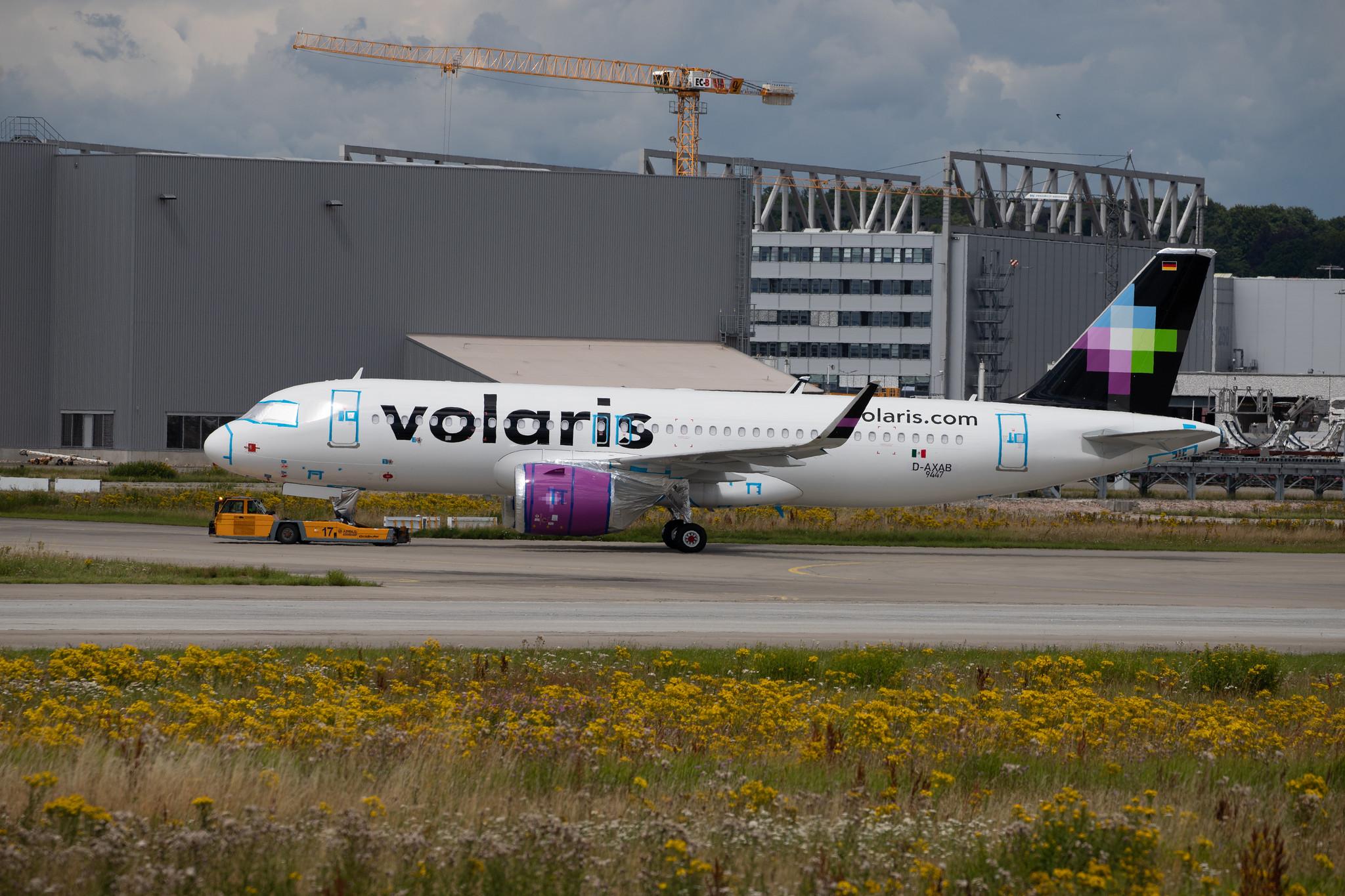 Hamburg Finkenwerder: Volaris (Y4 / VOI) |  Airbus A320-271N A20N | D-AXAB | MSN 9447