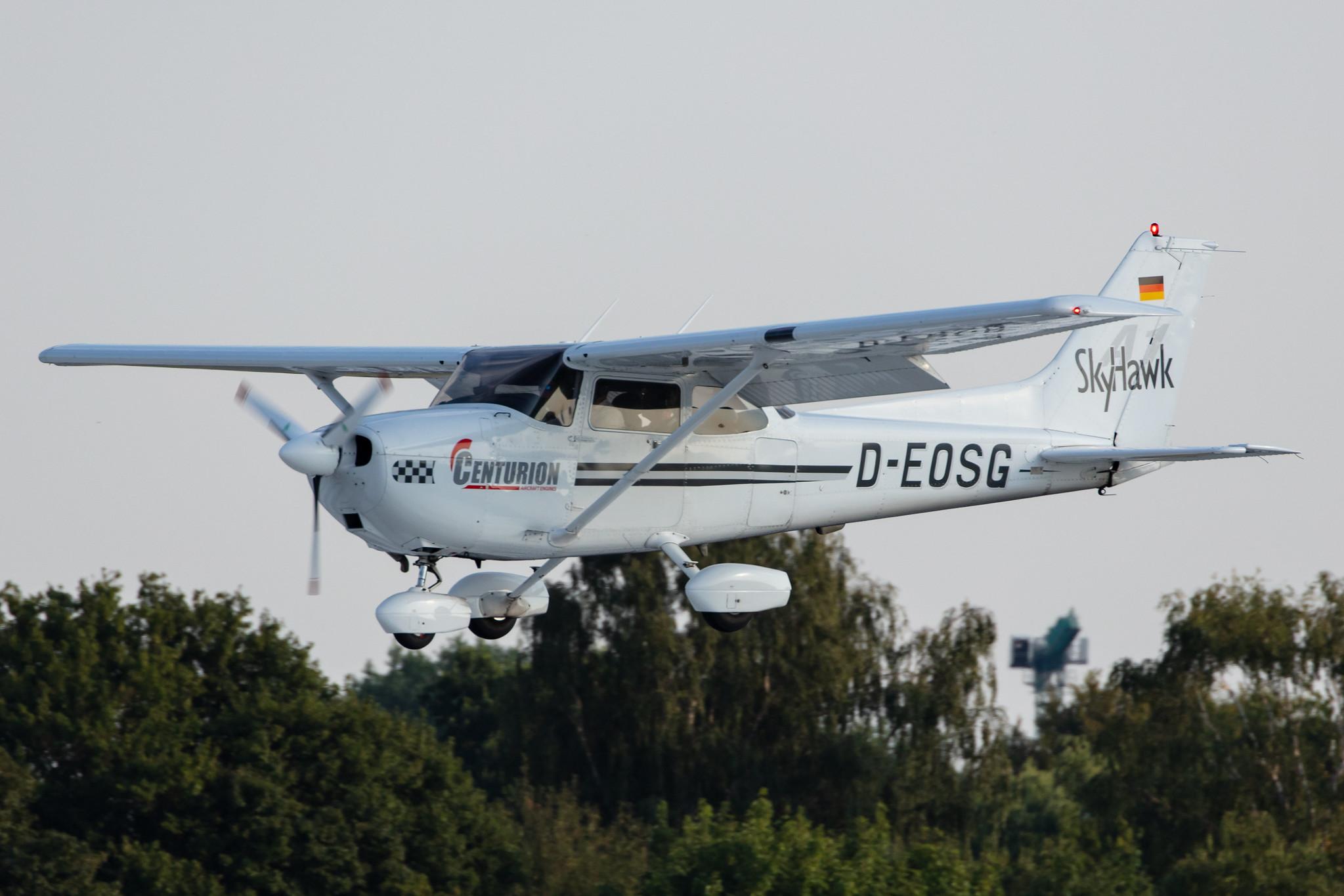 Hamburg Airport: Private Owner |  Cessna 172R Skyhawk II C172 | D-EOSG | MSN 17281200