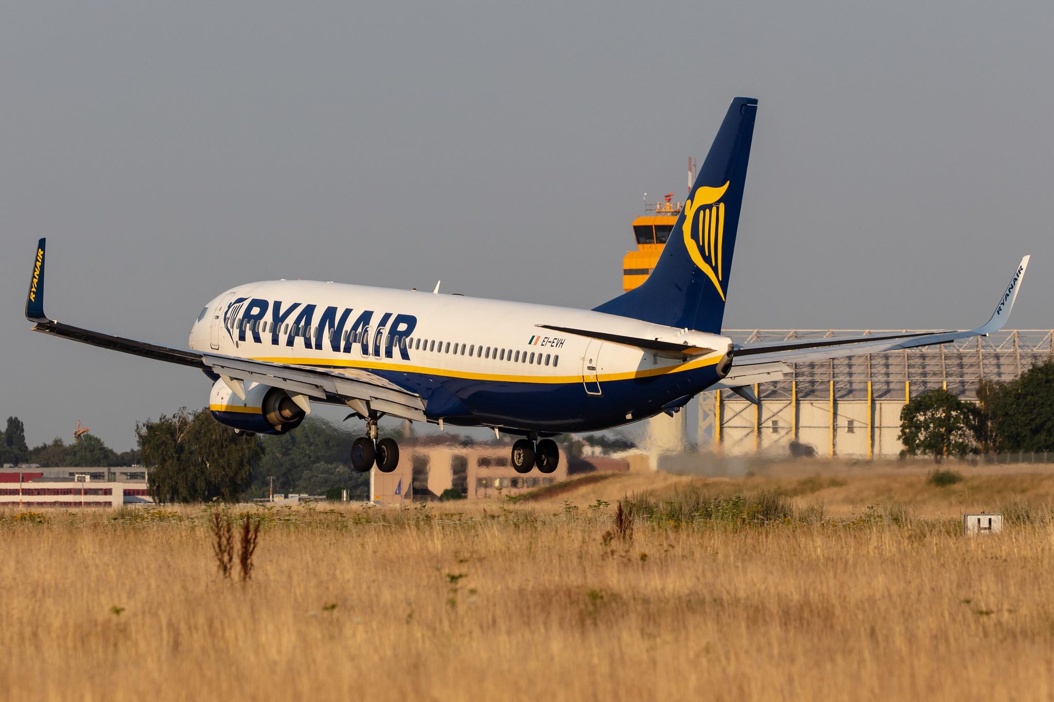 Hamburg Airport: Ryanair (FR / RYR) |  Boeing 737-8AS B738 | EI-EVH | MSN 40290