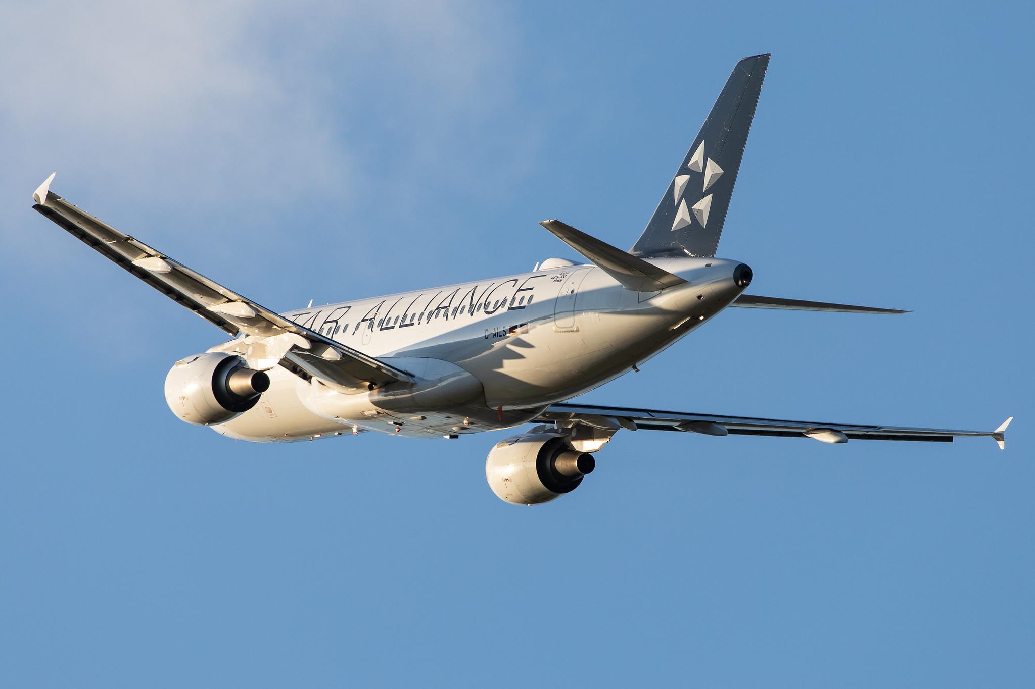 Hamburg Airport: Lufthansa (LH / DLH) |  Livery: Star Alliance Livery | Operator: Lufthansa CityLine |  Airbus A319-114 A319 | D-AILS | MSN 0729