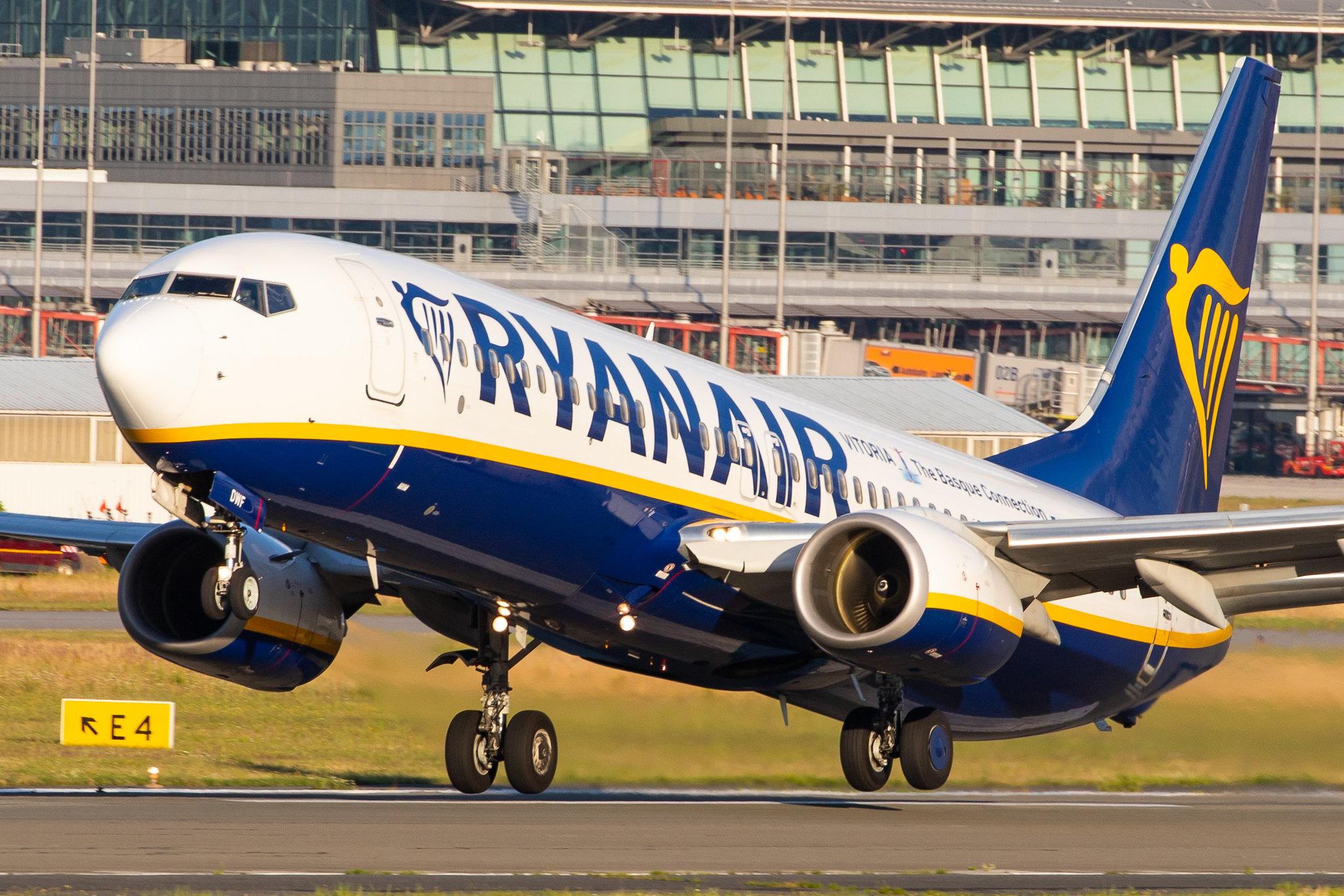 Hamburg Airport: Ryanair (FR / RYR) |  Boeing 737-8AS B738 | EI-DWF | MSN 33619