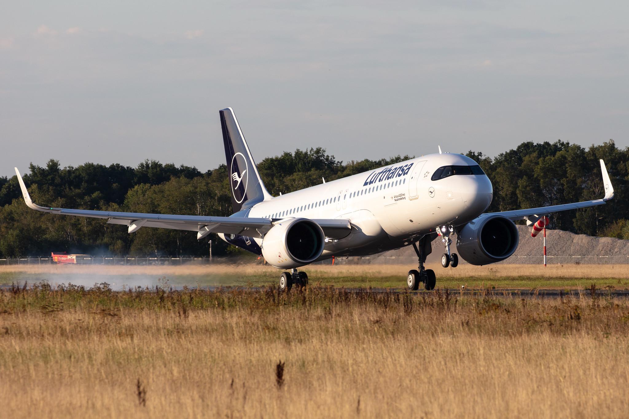 Hamburg Airport: Lufthansa (LH / DLH) |  Airbus A320-271N A20N | D-AINZ | MSN 9442