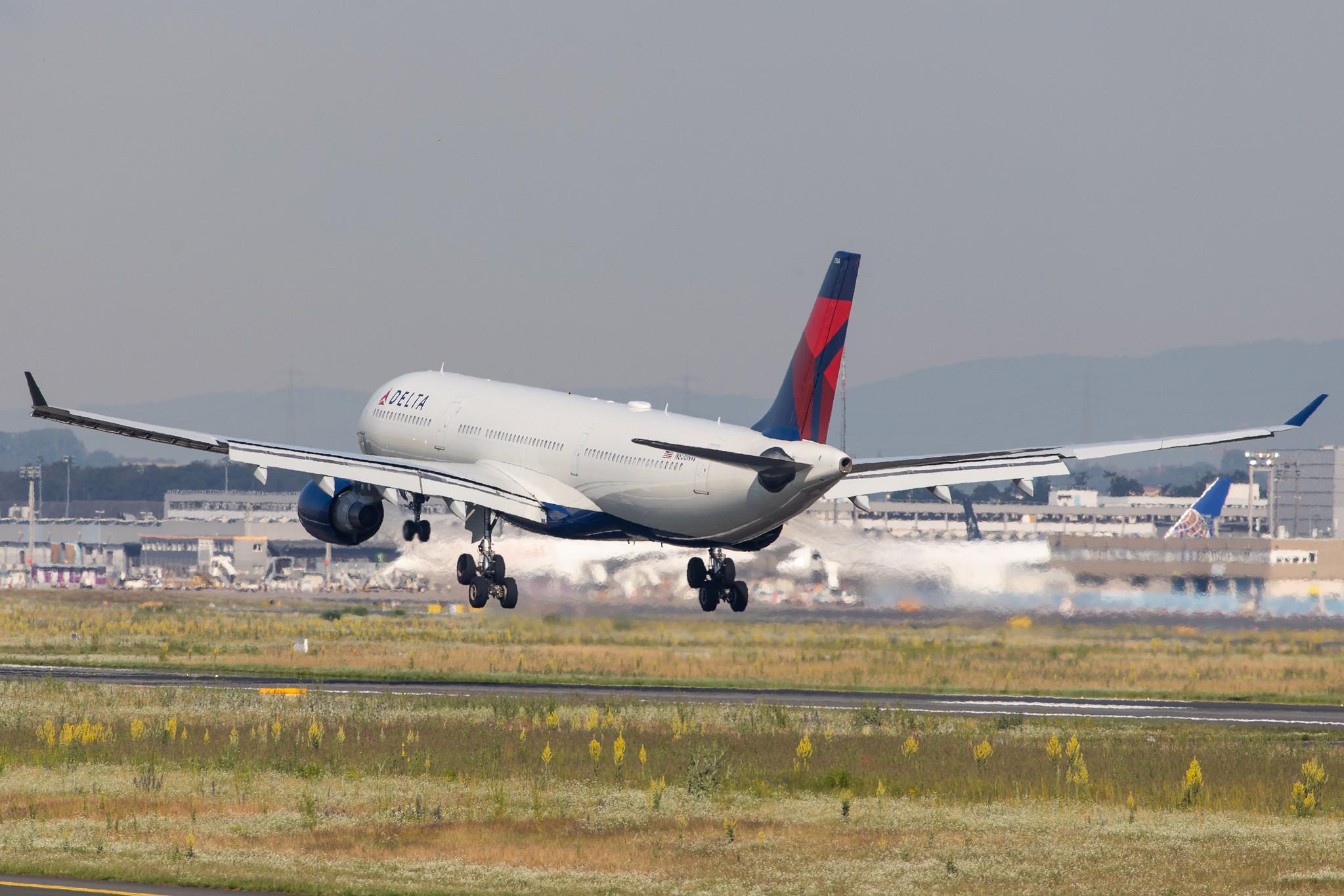 Frankfurt Airport: Delta Air Lines (DL / DAL) |  Airbus A330-323 A333 | N806NW | MSN 0578