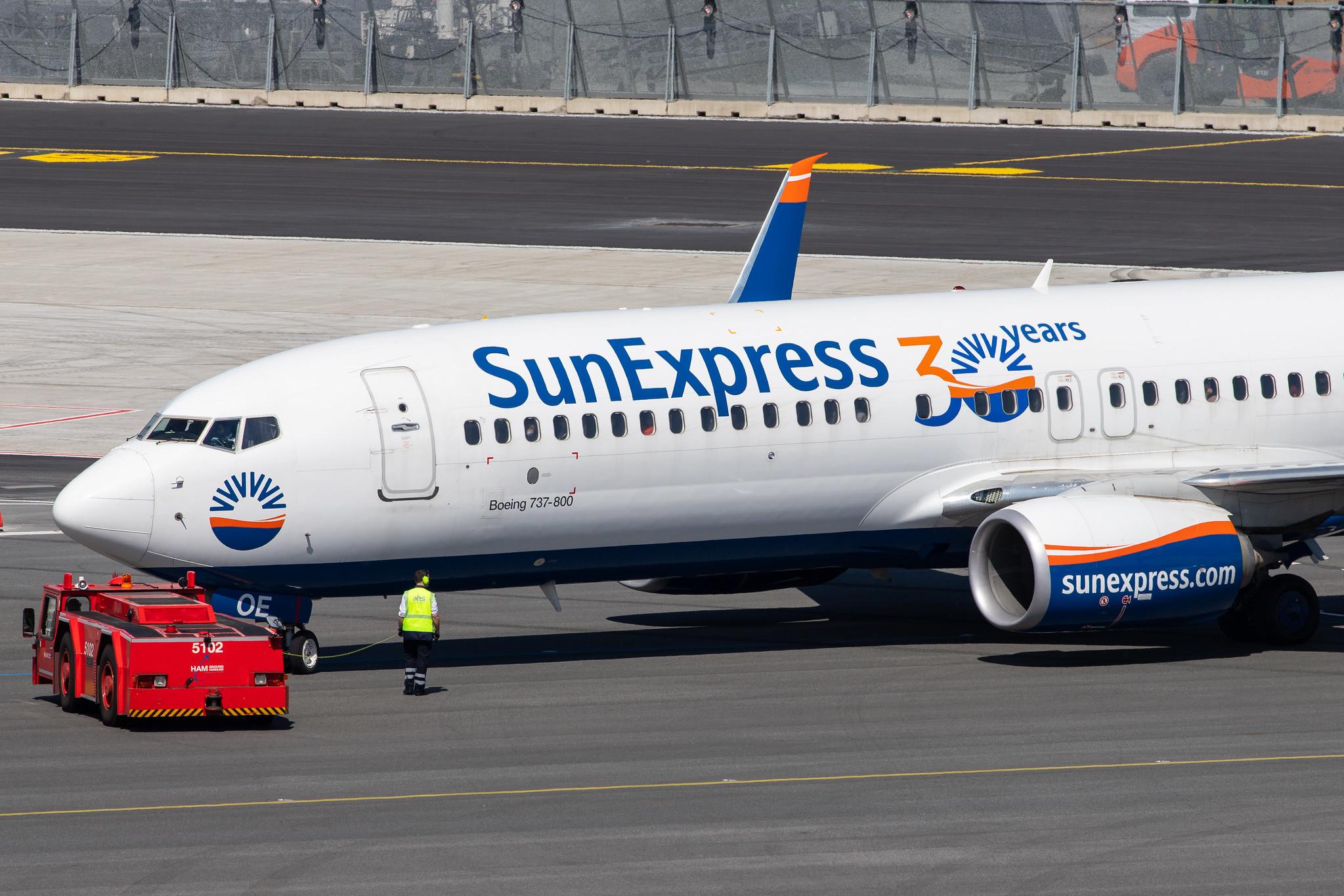 Hamburg Airport: SunExpress (XQ / SXS) |  Boeing 737-8HC B738 | TC-SOE | MSN 61177