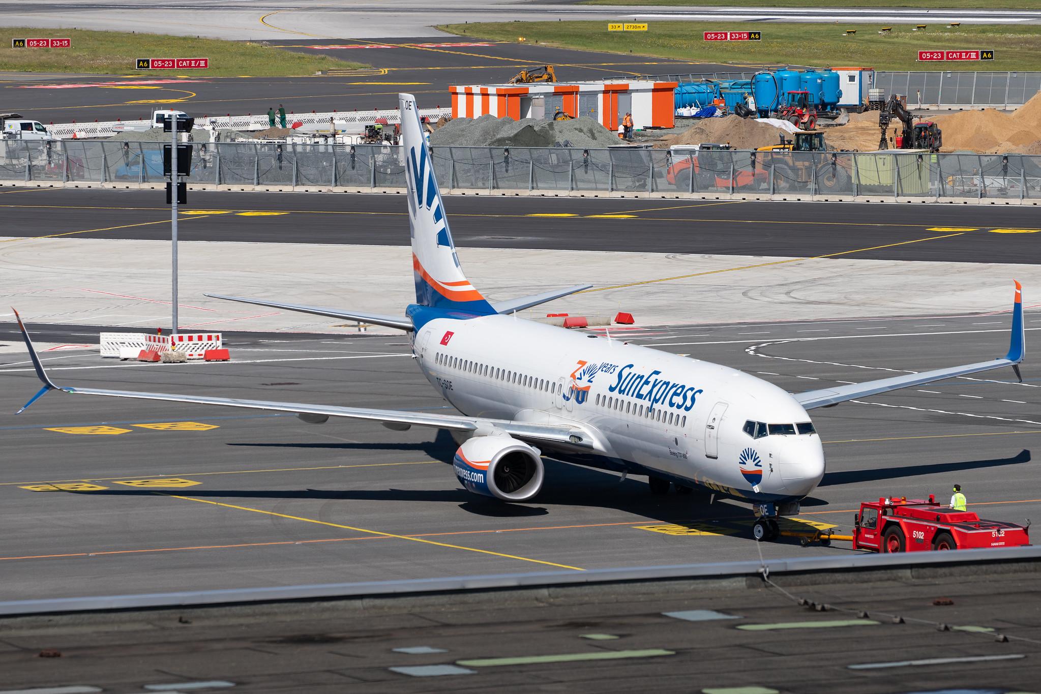 Hamburg Airport: SunExpress (XQ / SXS) |  Boeing 737-8HC B738 | TC-SOE | MSN 61177
