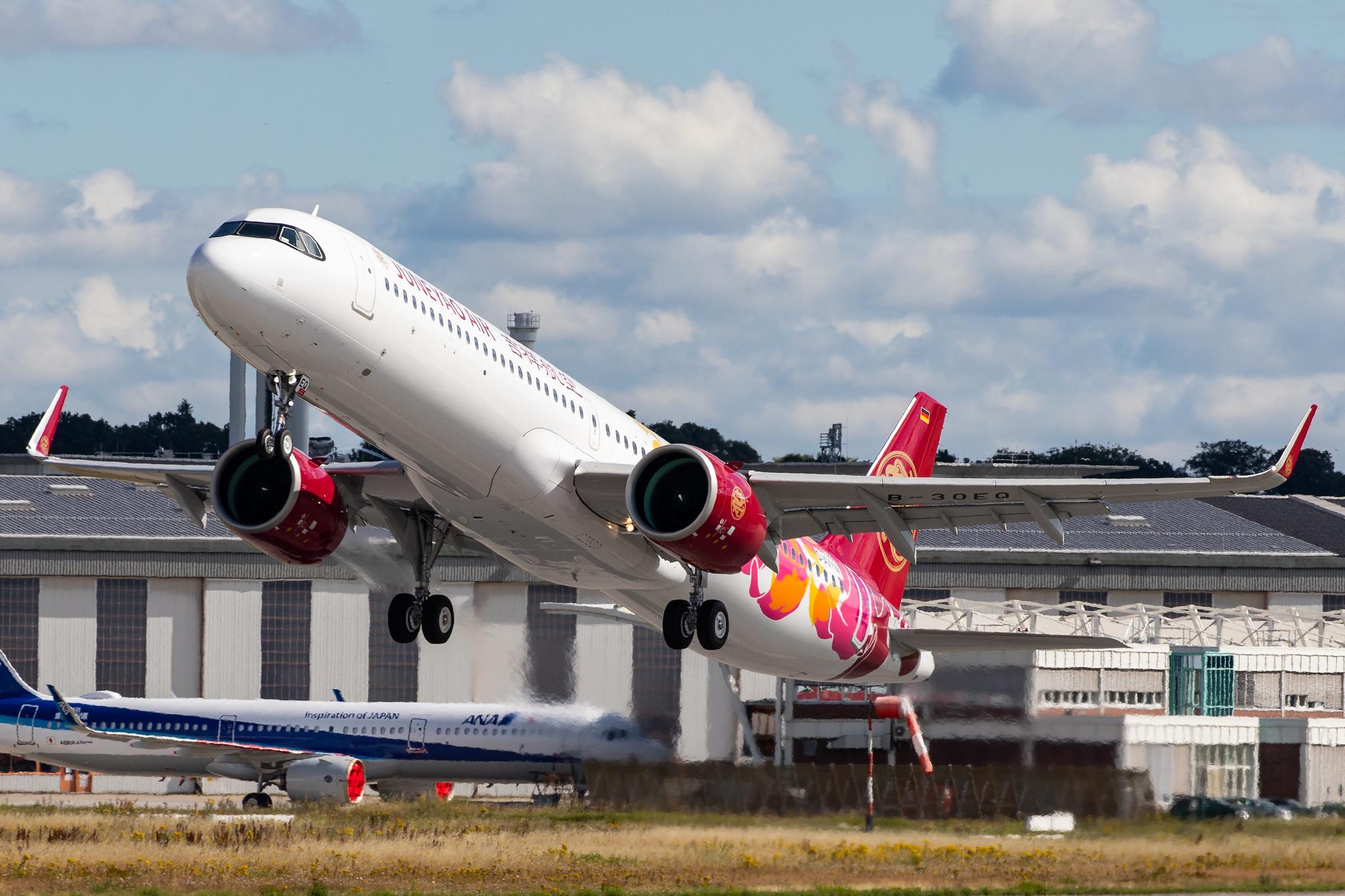 Hamburg Finkenwerder: Juneyao Airlines (HO / DKH) |  Airbus A321-271NX A21N | D-AVYW | MSN 9368  (B-30EQ)