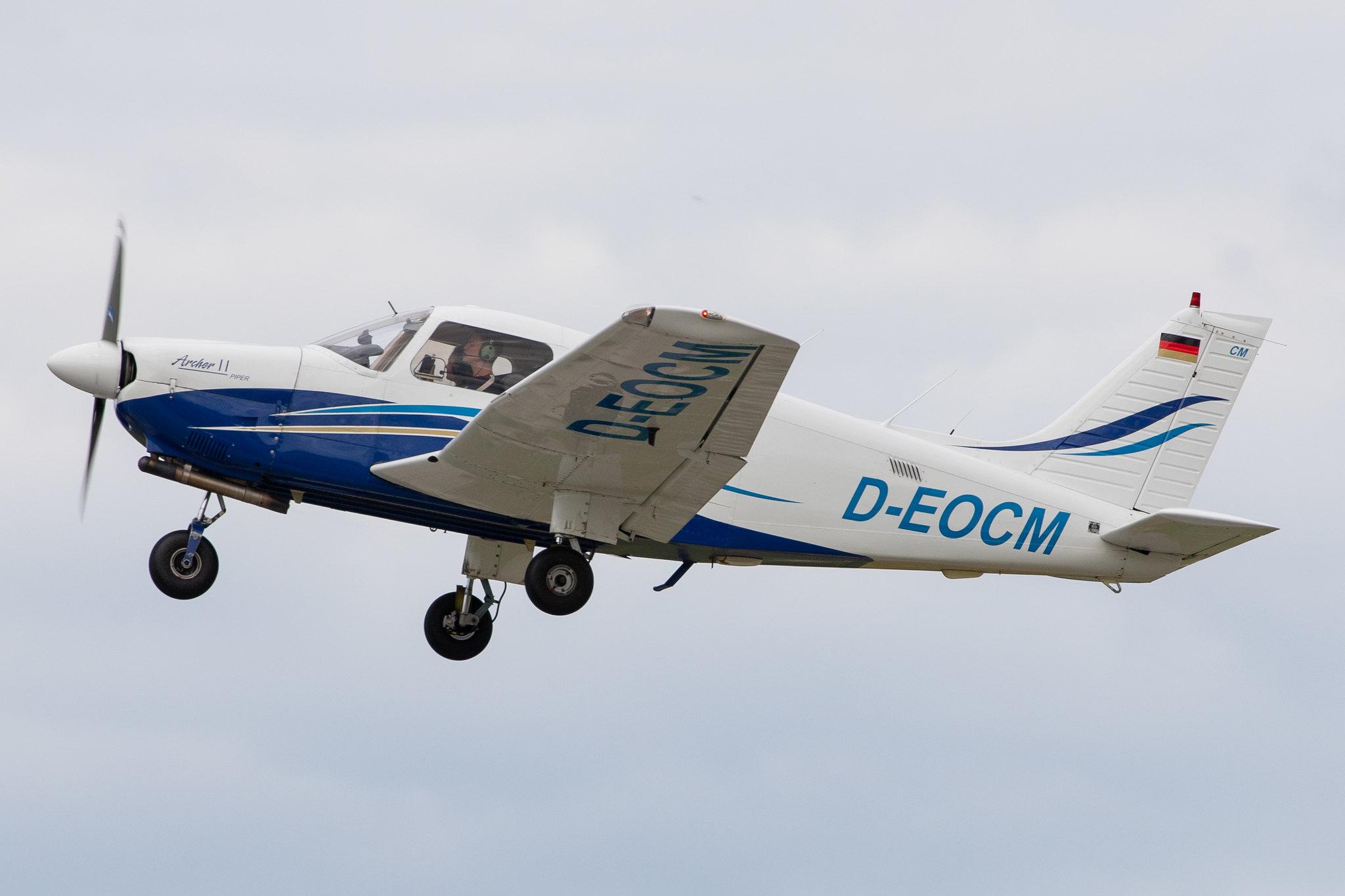 Hamburg Finkenwerder: Private owner |  Piper PA-28-181 Archer II P28A | D-EOCM | MSN 2890118
