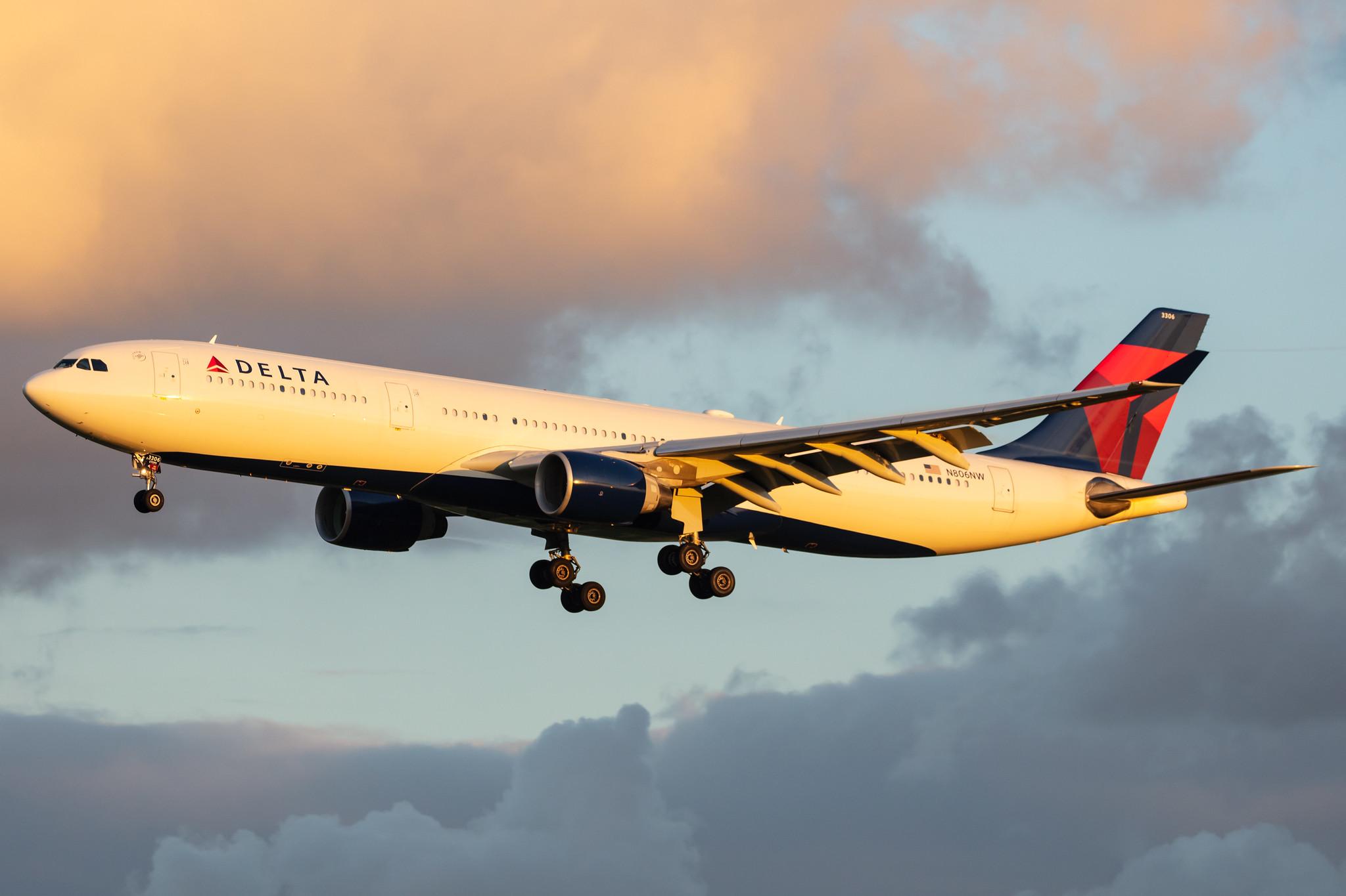 Amsterdam Airport Schiphol: Delta Air Lines (DL / DAL) |  Airbus A330-323 A333 | N806NW | MSN 0578
